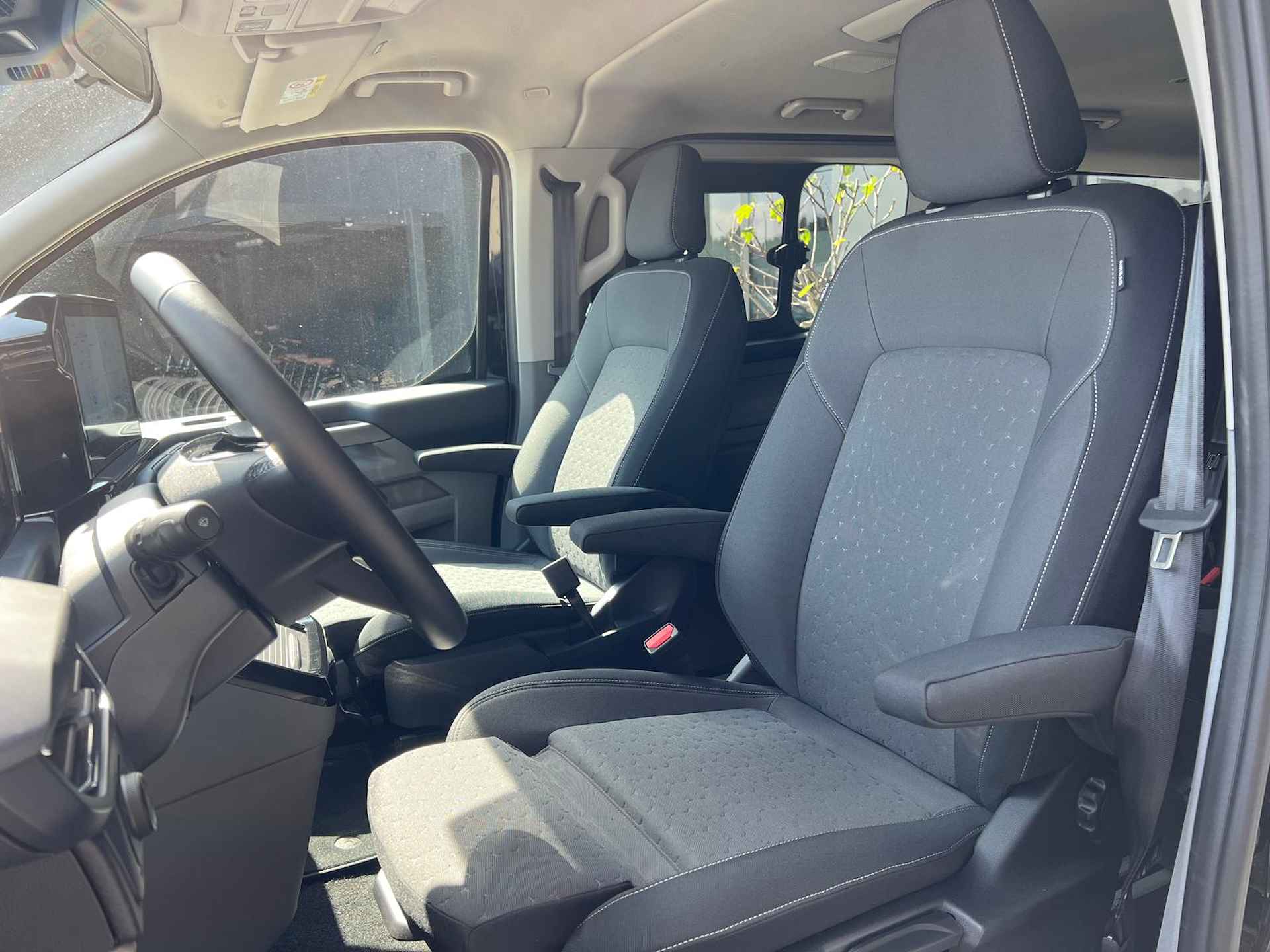 Ford Tourneo Custom 2.5 Plug-in Hybrid 233 PK L2H1 Titanium | 8 Pers. | Adaptive Cruise Control | Soft Close schuifdeuren | BLIS | Zeer luxe | - 33/56