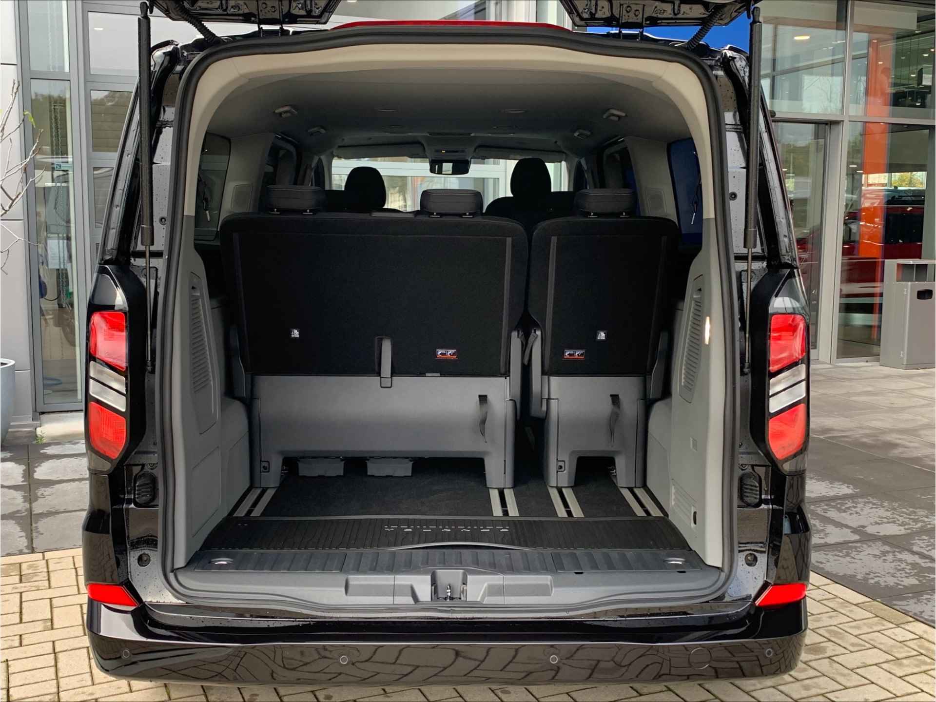 Ford Tourneo Custom 2.5 Plug-in Hybrid 233 PK L2H1 Titanium | 8 Pers. | Adaptive Cruise Control | Soft Close schuifdeuren | BLIS | Zeer luxe | - 44/56