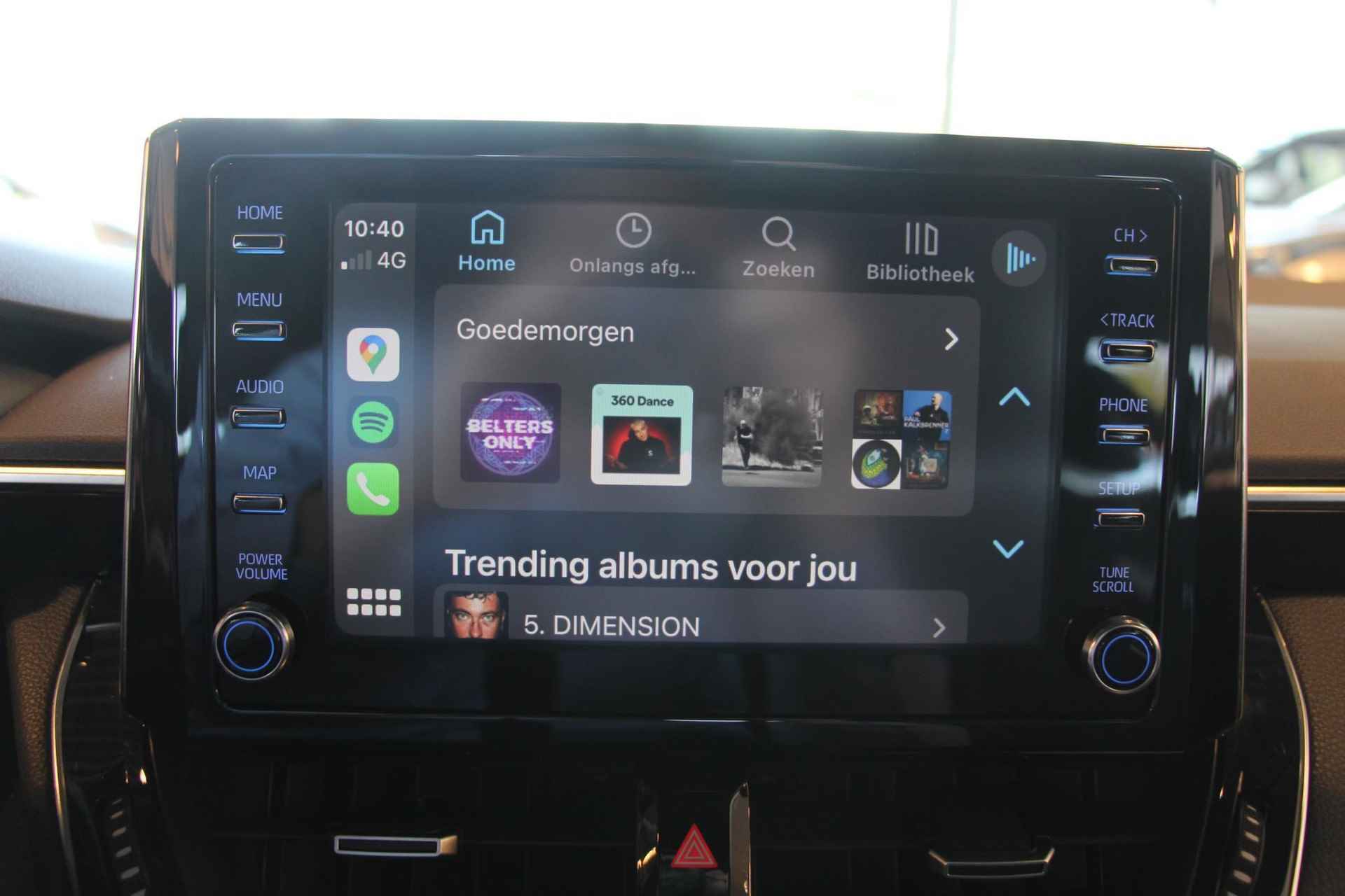 Toyota Corolla 2.0 Hybrid Executive Bi-Tone **APPLE CARPLAY/ DRAADLOOS OPLADEN/ 36 MAANDEN GARANTIE** - 18/33