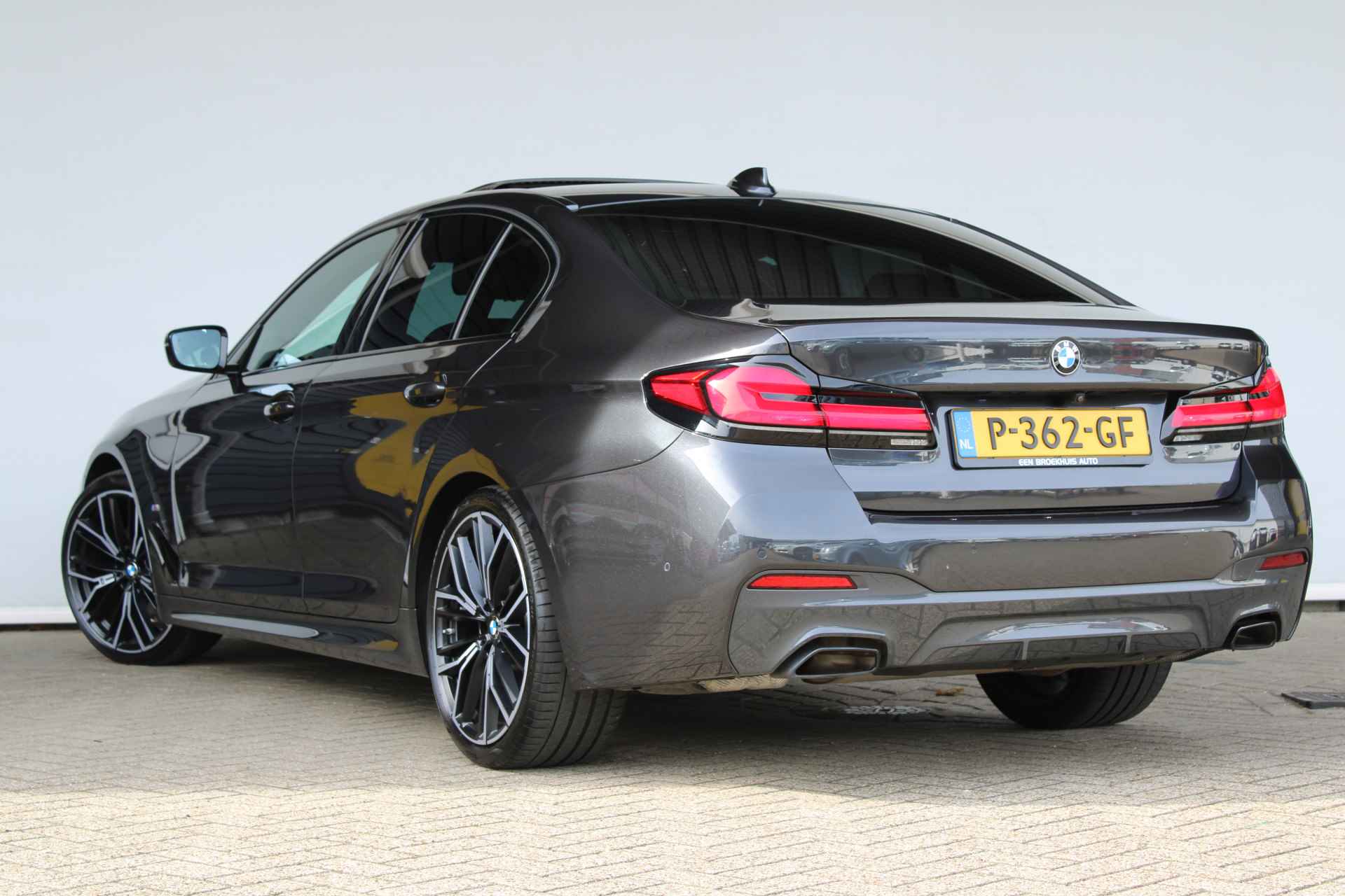 BMW 5 Serie 520i Business Edition Plus LASER /M-PAKKET/ LEER / SCHUIFDAK/ 19INCH/ ELEKTR STOELEN /BOMVOL !! - 5/39