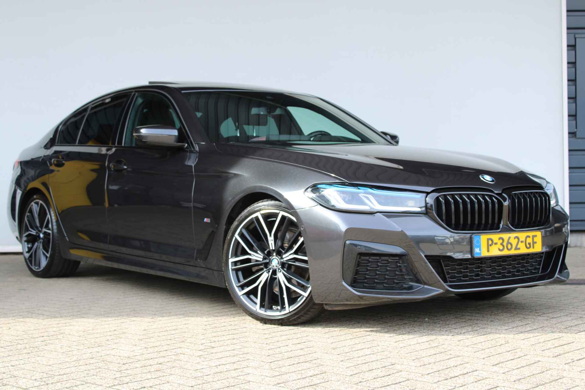 BMW 5 Serie 520i Business Edition Plus LASER /M-PAKKET/ LEER / SCHUIFDAK/ 19INCH/ ELEKTR STOELEN /BOMVOL !! - 10/39