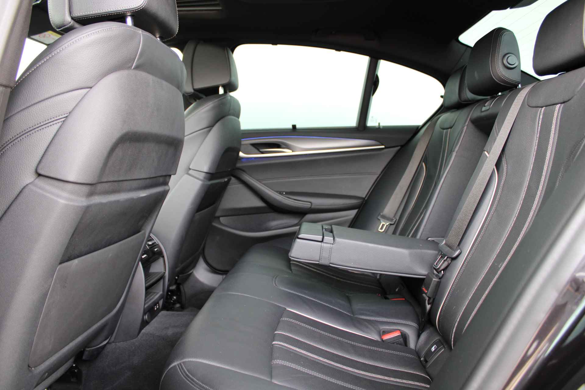 BMW 5 Serie 520i Business Edition Plus LASER /M-PAKKET/ LEER / SCHUIFDAK/ 19INCH/ ELEKTR STOELEN /BOMVOL !! - 16/39