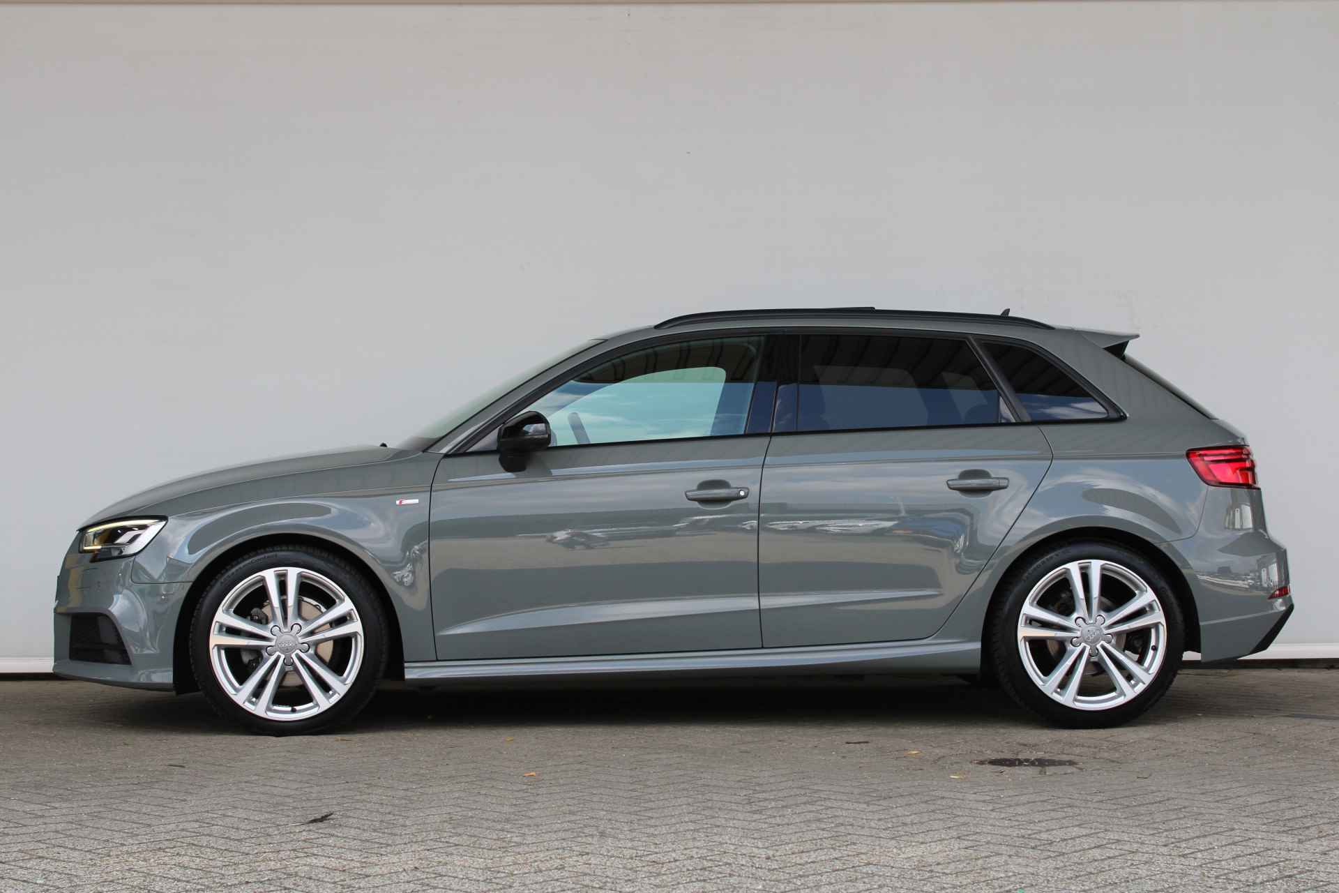 Audi A3 Sportback 30 TFSI Sport S Line Edition PANO/18INCH/S-LINE 2x /LED/ZWART OPTIEK/ UNIEKE KLEUR !! - 5/24