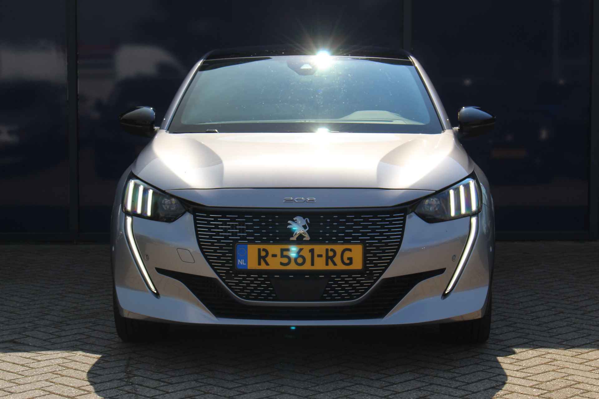 Peugeot 208 1.2 100PK GT Pack | Panorama Dak | Alcantara/Leer | Virtueel Dashboard | Navigatie | Camera | Apple/Android Carplay | Adapt. Cruise | Clima | LED | 17" Lichtmetaal | Parkeersensoren Rondom - 16/41