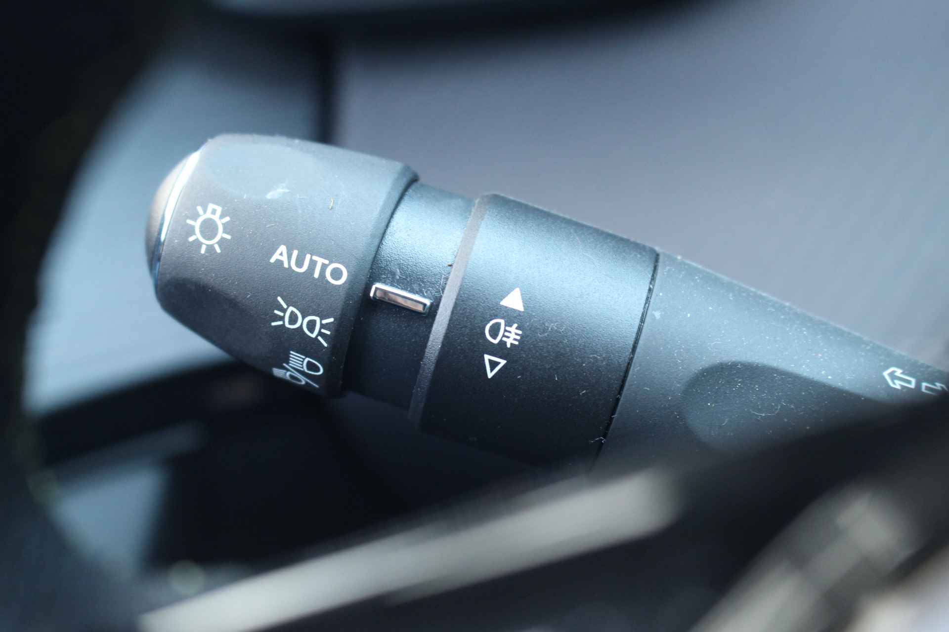 Peugeot 208 1.2 100PK GT Pack | Panorama Dak | Alcantara/Leer | Virtueel Dashboard | Navigatie | Camera | Apple/Android Carplay | Adapt. Cruise | Clima | LED | 17" Lichtmetaal | Parkeersensoren Rondom - 30/41