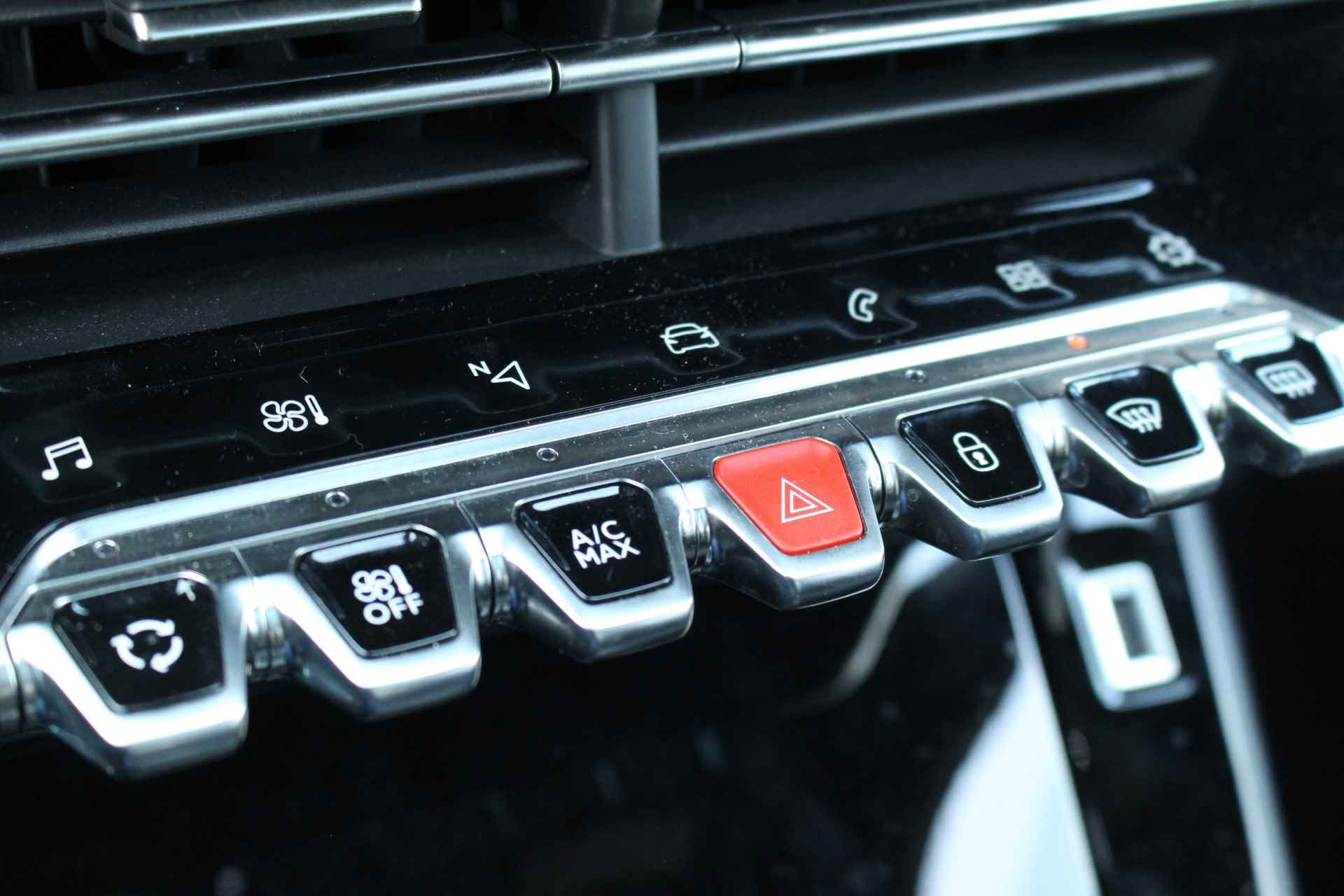 Peugeot 208 1.2 100PK GT Pack | Panorama Dak | Alcantara/Leer | Virtueel Dashboard | Navigatie | Camera | Apple/Android Carplay | Adapt. Cruise | Clima | LED | 17" Lichtmetaal | Parkeersensoren Rondom - 36/41