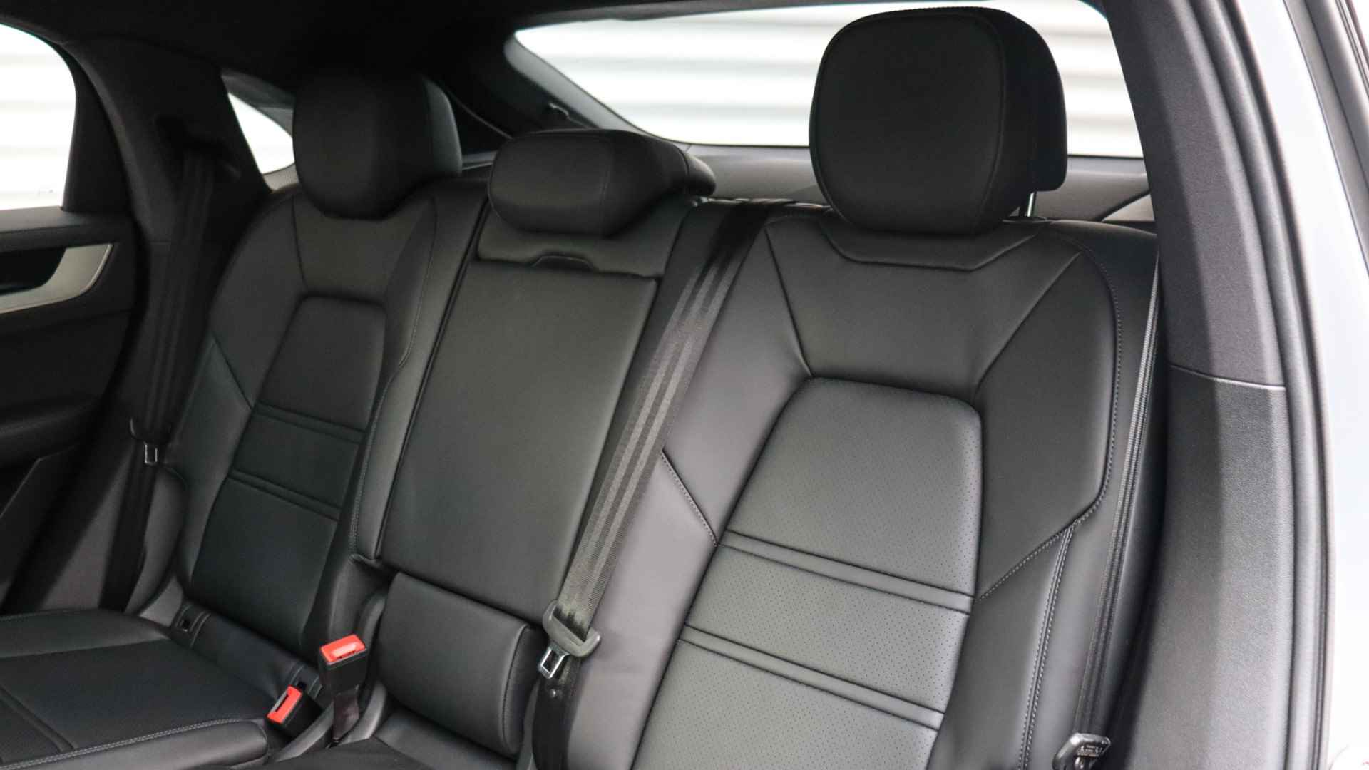 Porsche Cayenne Coupé 3.0 E-Hybrid SportDesign | Stoelventilatie | Head-up | Achterasbesturing | Soft-Close | BOSE Sound | Trekhaak - 32/44