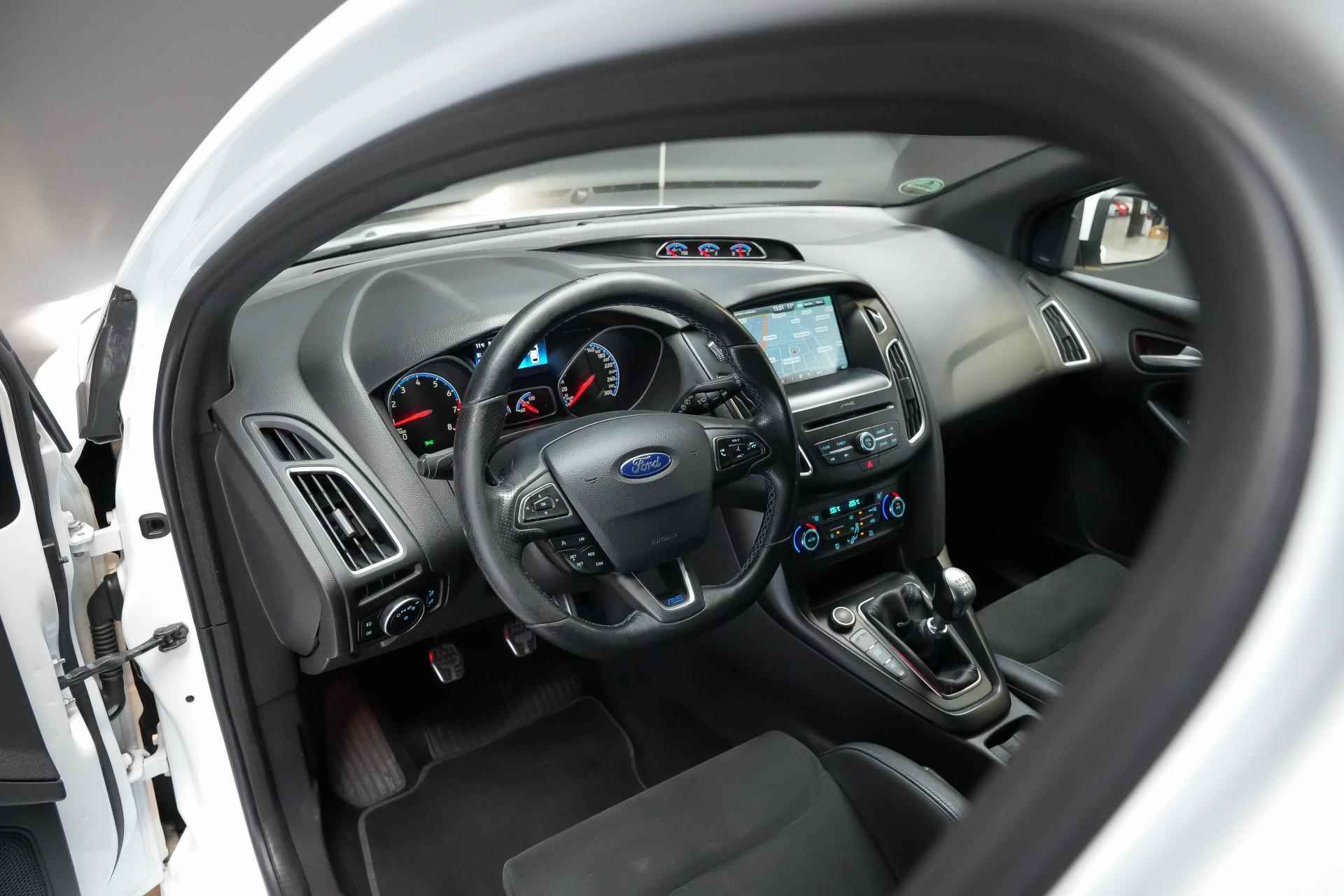 Ford Focus 2.3 350pk RS |BTW|schaalstoelen|Sony|bi-xenon|parkeer camera|bluetooth|cruise control|19"| - 3/36