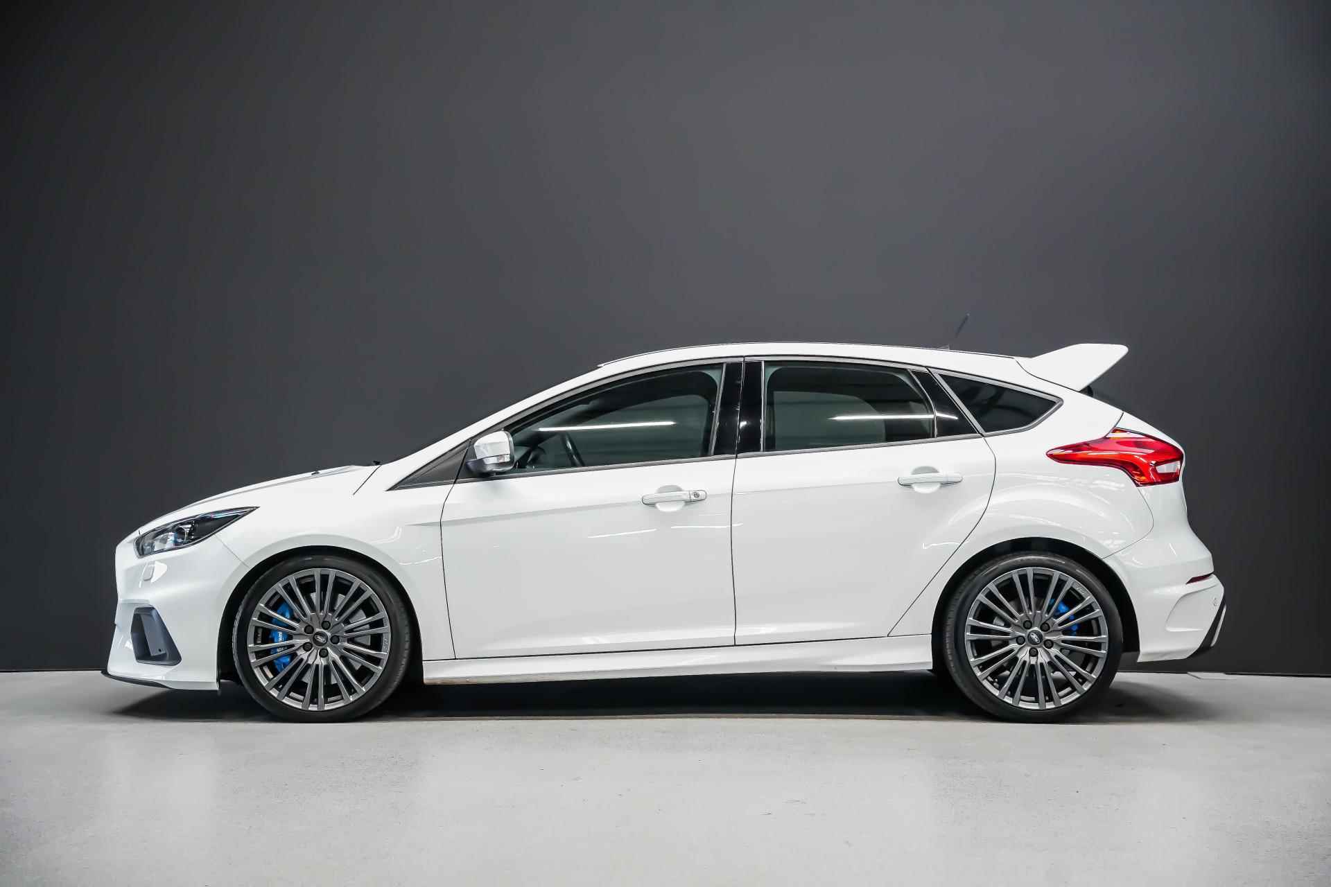 Ford Focus 2.3 350pk RS |BTW|schaalstoelen|Sony|bi-xenon|parkeer camera|bluetooth|cruise control|19"| - 6/36