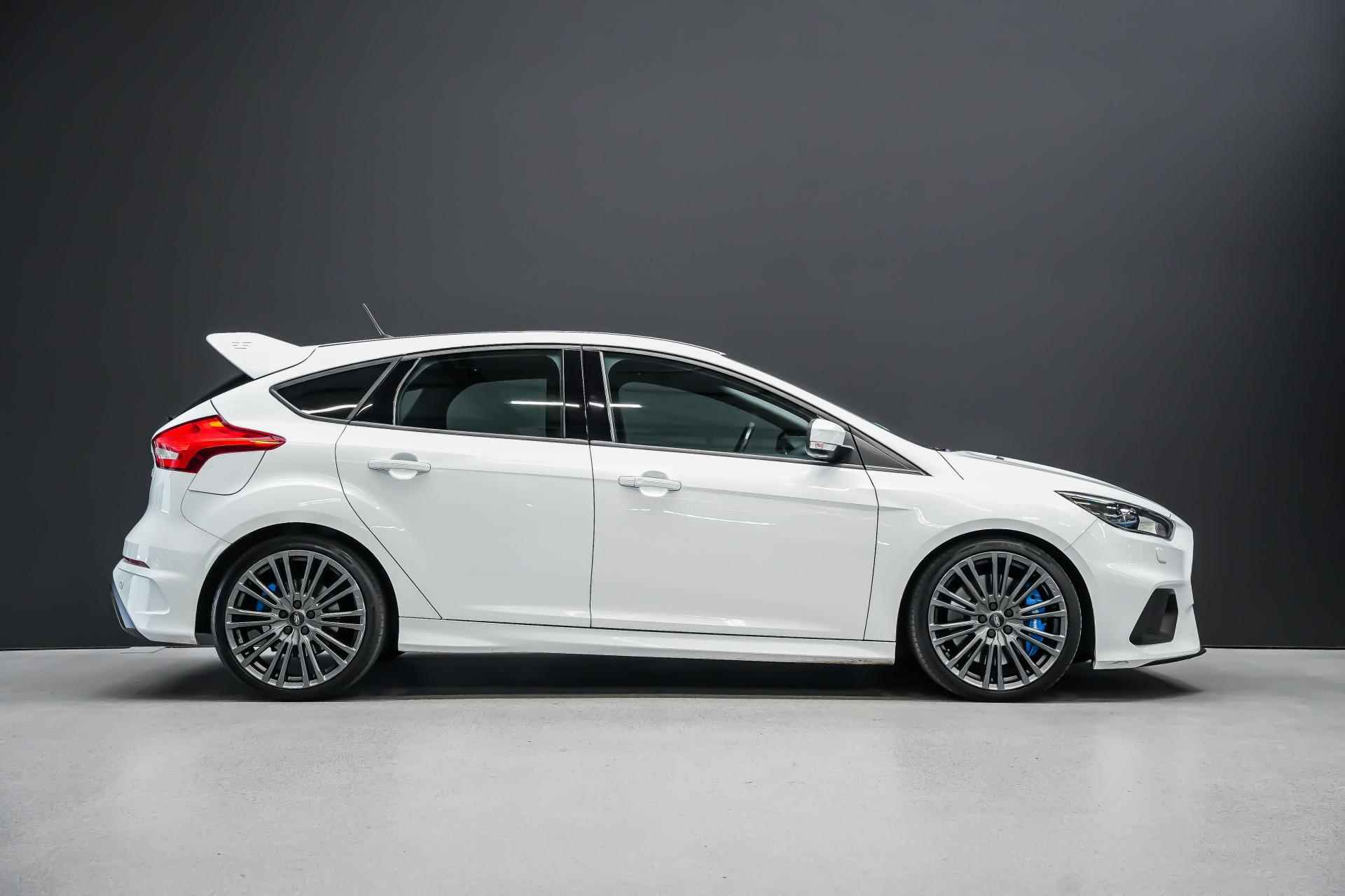 Ford Focus 2.3 350pk RS |BTW|schaalstoelen|Sony|bi-xenon|parkeer camera|bluetooth|cruise control|19"| - 7/36