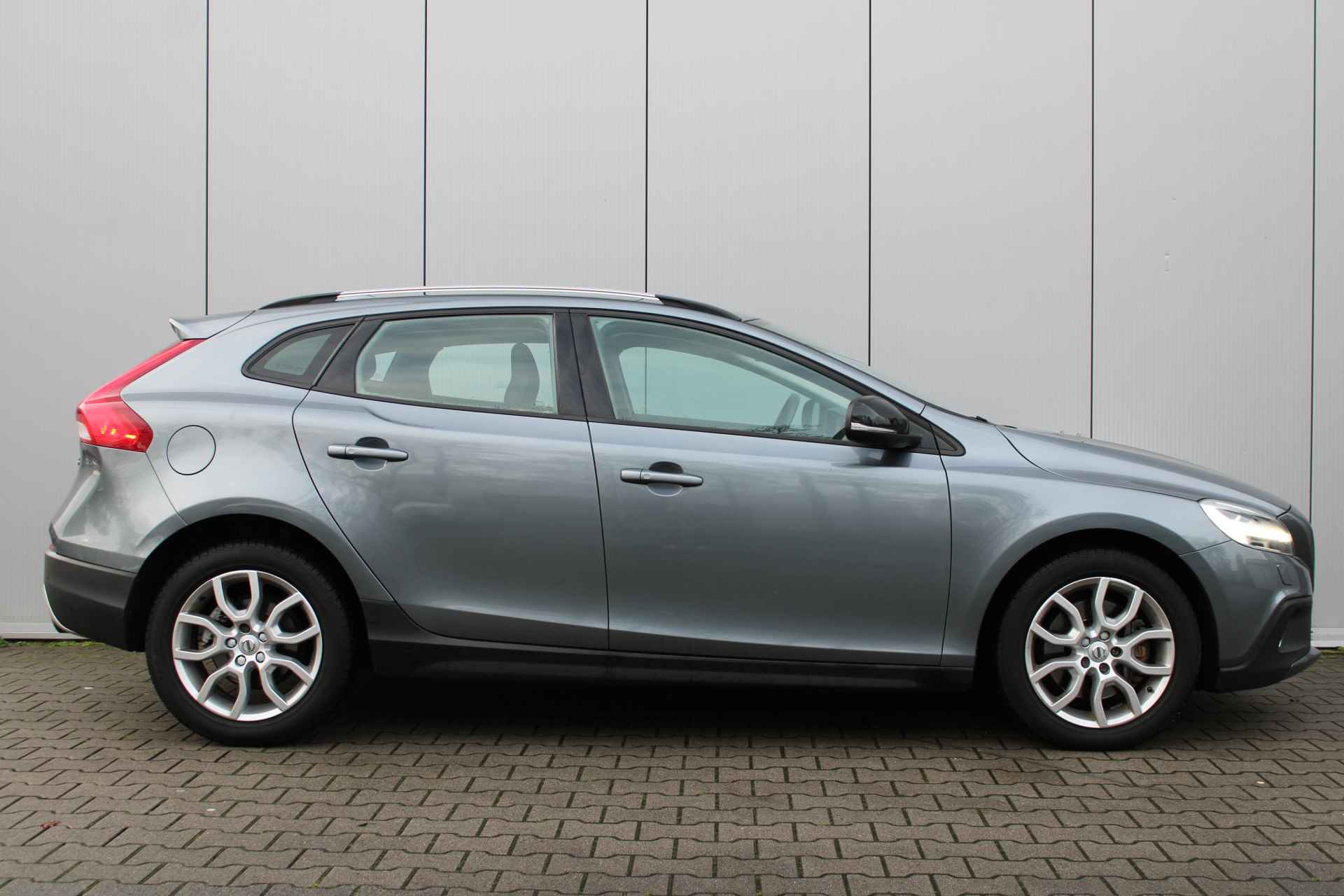 Volvo V40 Cross Country T3 Automaat Nordic+ | Adaptieve Cruise | Keyless | Standkachel - 4/28