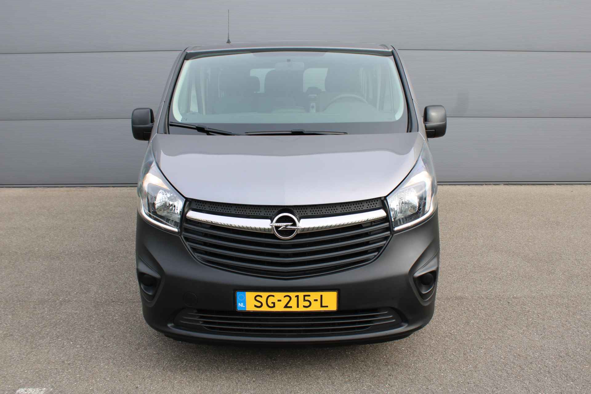 Opel Vivaro 1.6T 125 pk L2H1 | 9-pers. | Navi | Dealer onderhouden | Side-bars | Parkeerhulp | Airco | Start/Stop - 2/34