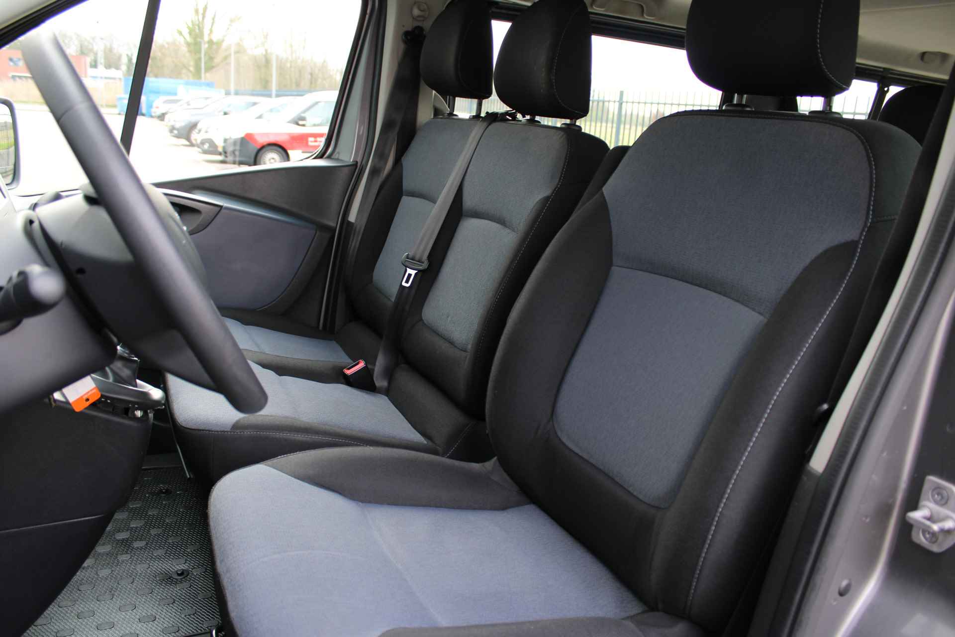 Opel Vivaro 1.6T 125 pk L2H1 | 9-pers. | Navi | Dealer onderhouden | Side-bars | Parkeerhulp | Airco | Start/Stop - 10/34
