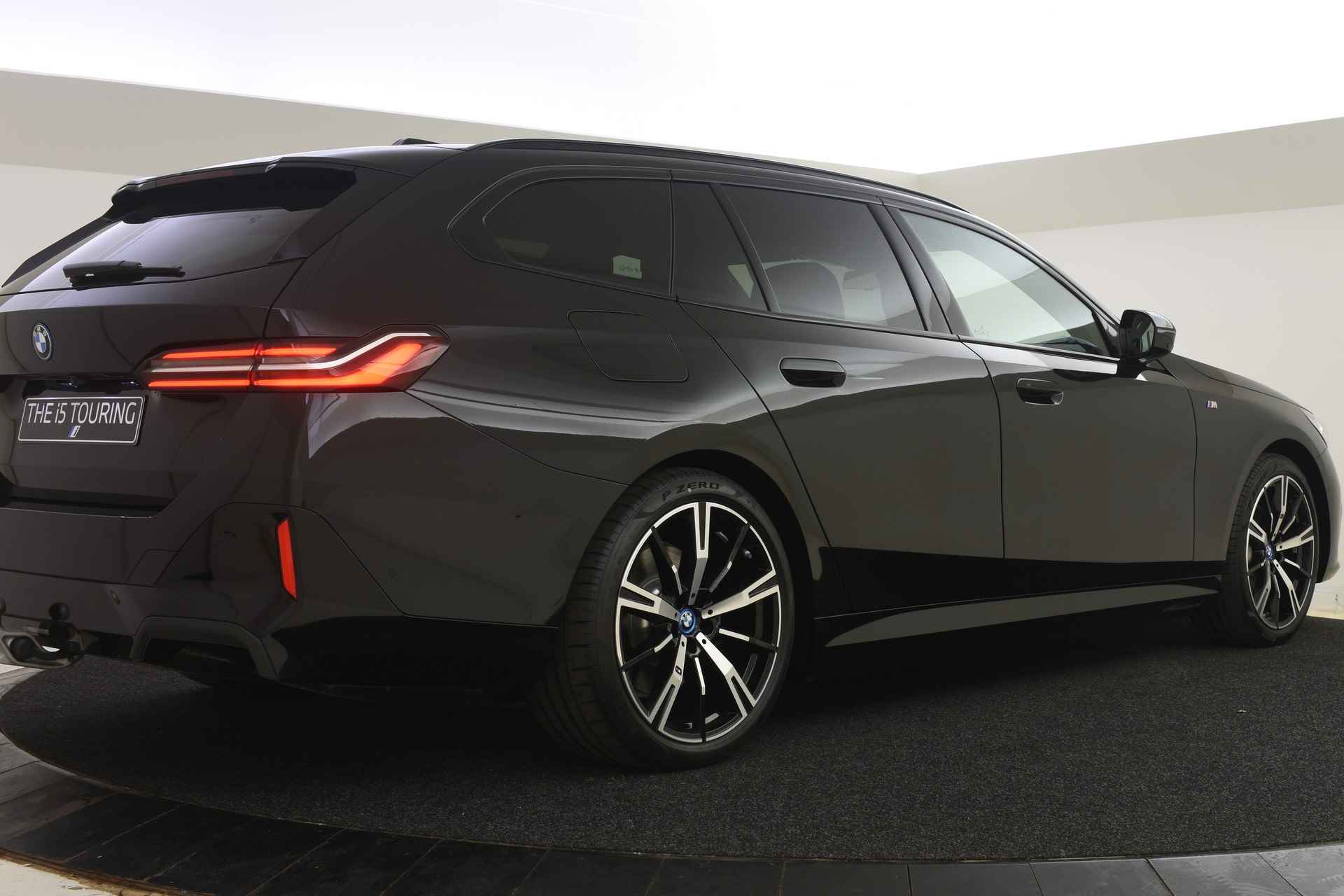 BMW i5 Touring eDrive40 High Executive M Sport 84 kWh / Trekhaak / Parking Assistant Professional / Adaptieve LED / Stoelventilatie / Driving Assistant Professional / Comfortstoelen - 3/50