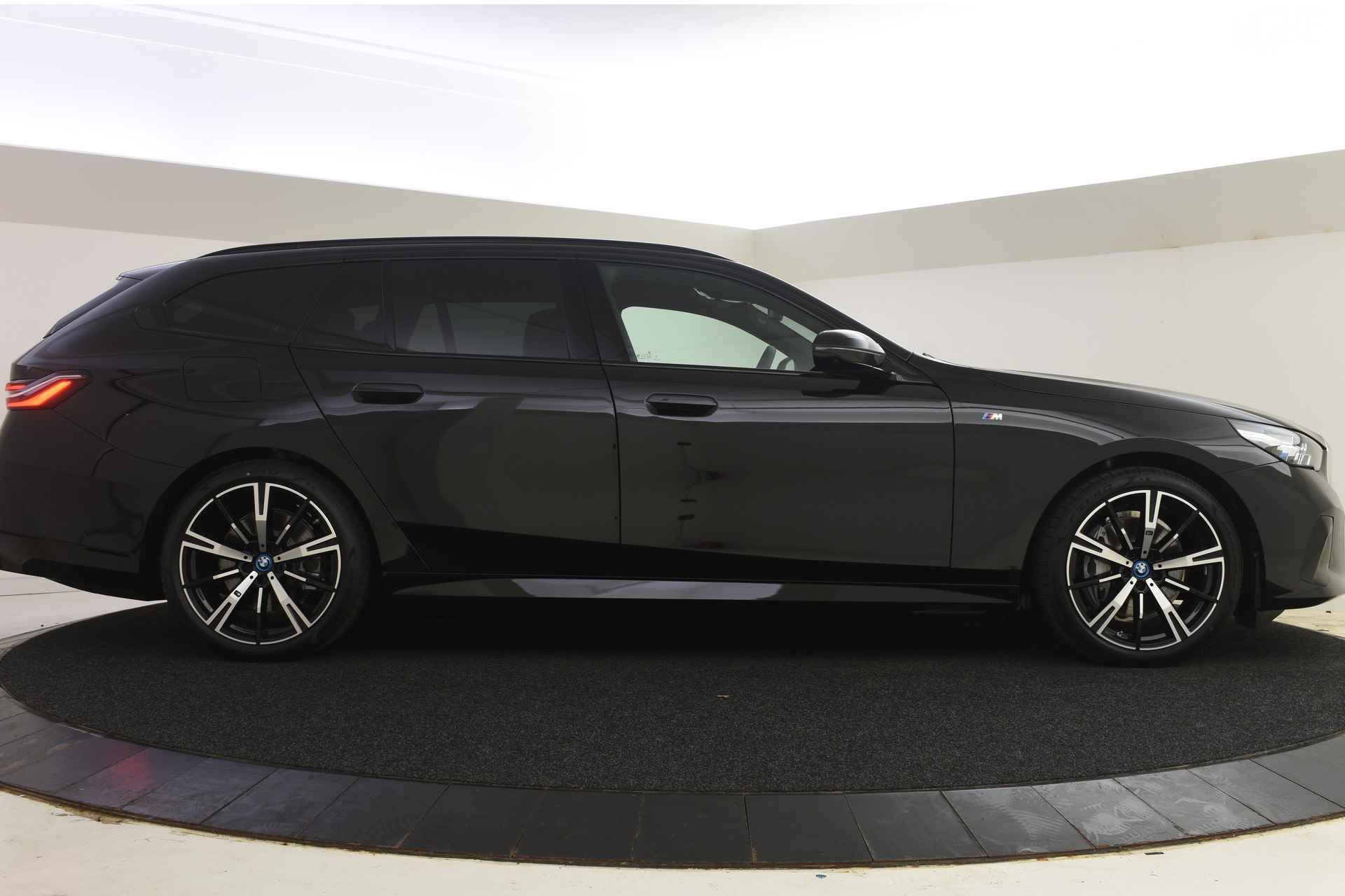 BMW i5 Touring eDrive40 High Executive M Sport 84 kWh / Trekhaak / Parking Assistant Professional / Adaptieve LED / Stoelventilatie / Driving Assistant Professional / Comfortstoelen - 12/50