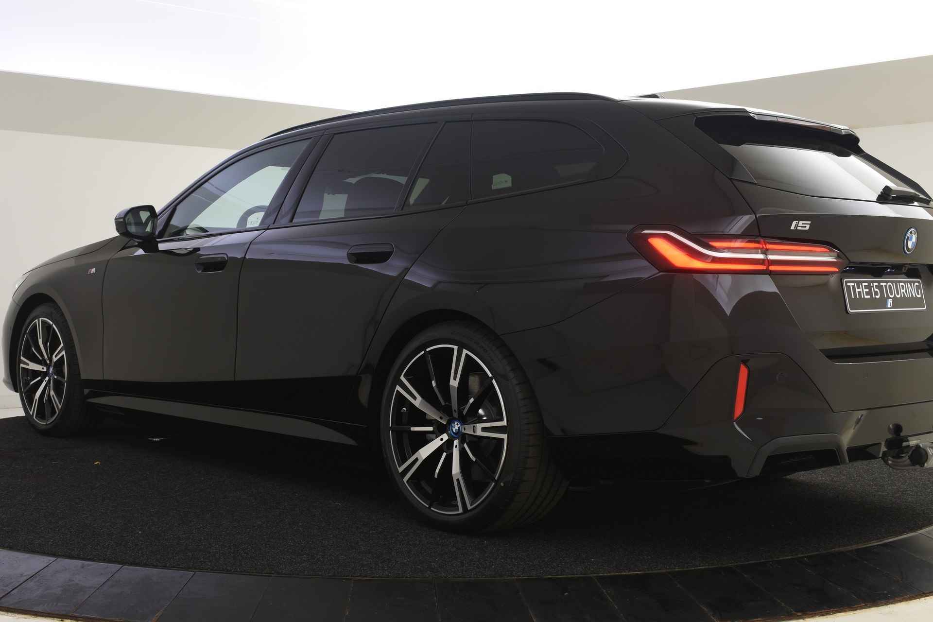 BMW i5 Touring eDrive40 High Executive M Sport 84 kWh / Trekhaak / Parking Assistant Professional / Adaptieve LED / Stoelventilatie / Driving Assistant Professional / Comfortstoelen - 13/50