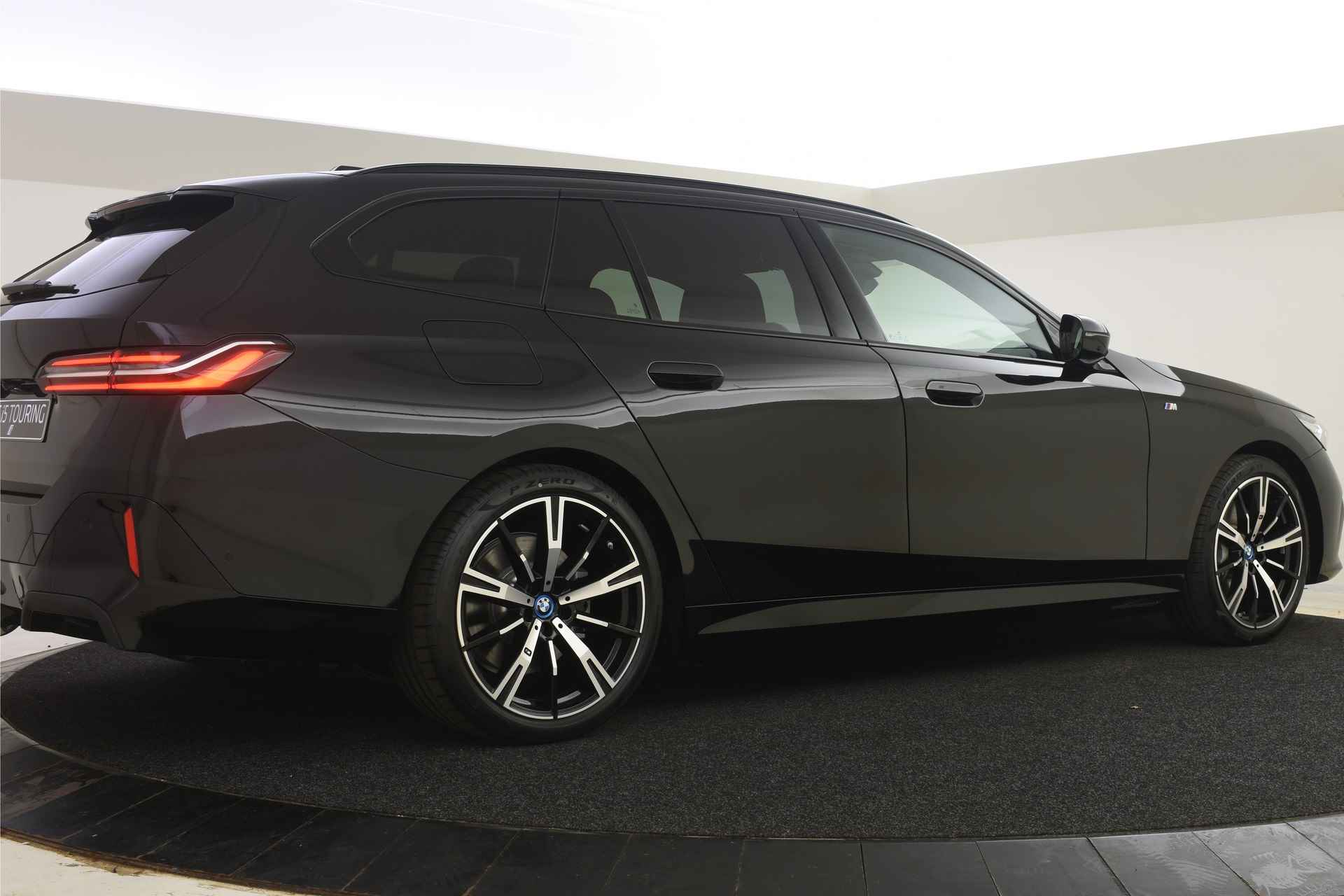 BMW i5 Touring eDrive40 High Executive M Sport 84 kWh / Trekhaak / Parking Assistant Professional / Adaptieve LED / Stoelventilatie / Driving Assistant Professional / Comfortstoelen - 14/50