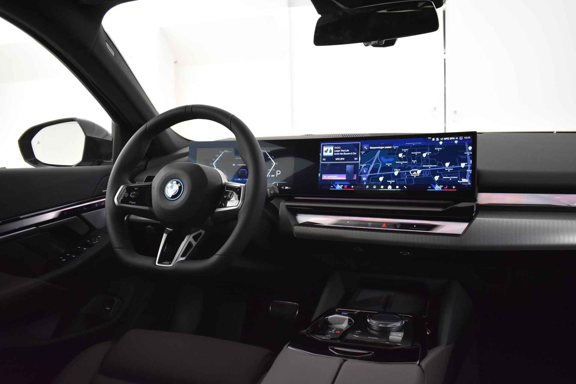 BMW i5 Touring eDrive40 High Executive M Sport 84 kWh / Trekhaak / Parking Assistant Professional / Adaptieve LED / Stoelventilatie / Driving Assistant Professional / Comfortstoelen - 16/50