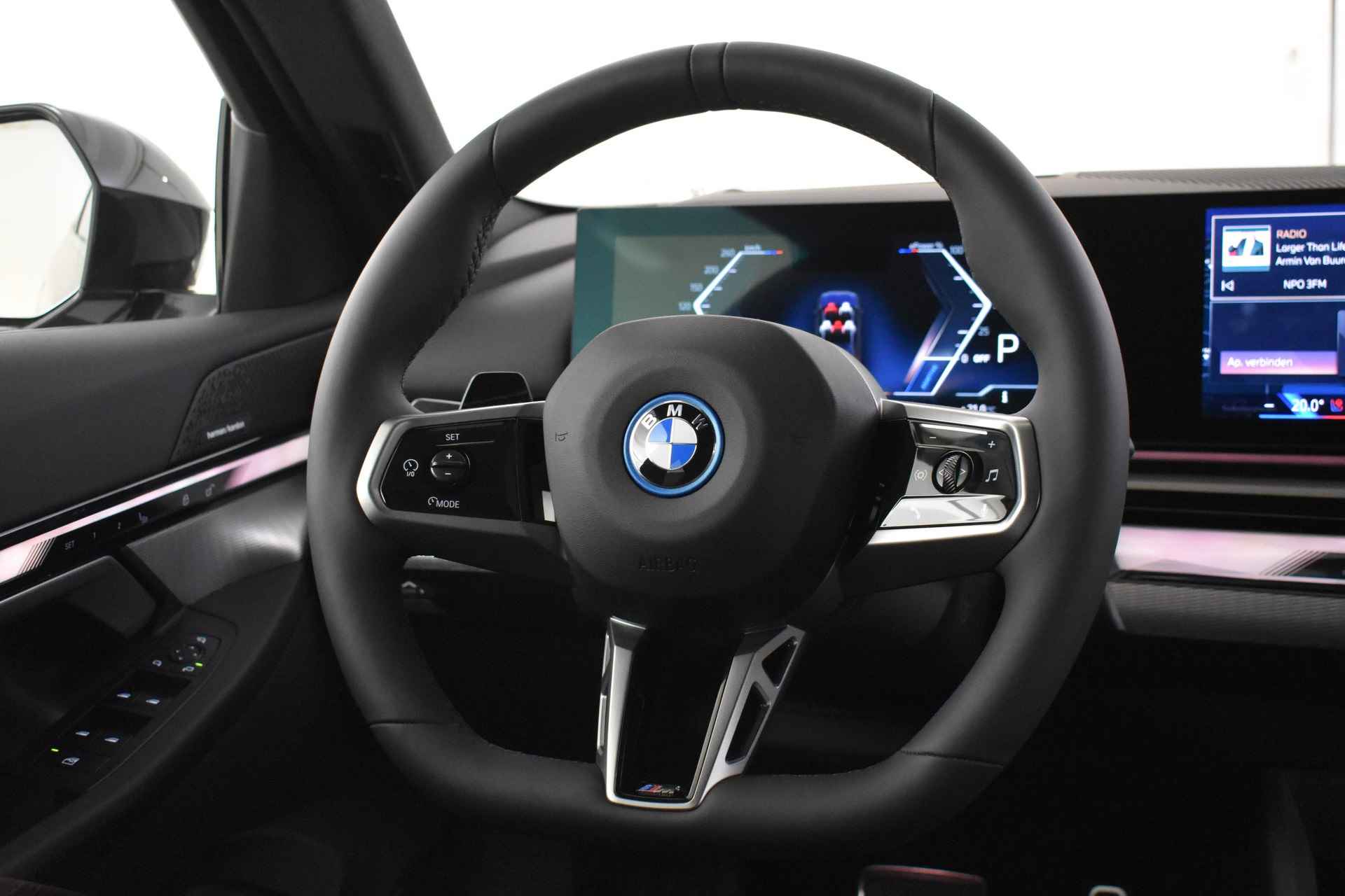 BMW i5 Touring eDrive40 High Executive M Sport 84 kWh / Trekhaak / Parking Assistant Professional / Adaptieve LED / Stoelventilatie / Driving Assistant Professional / Comfortstoelen - 17/50