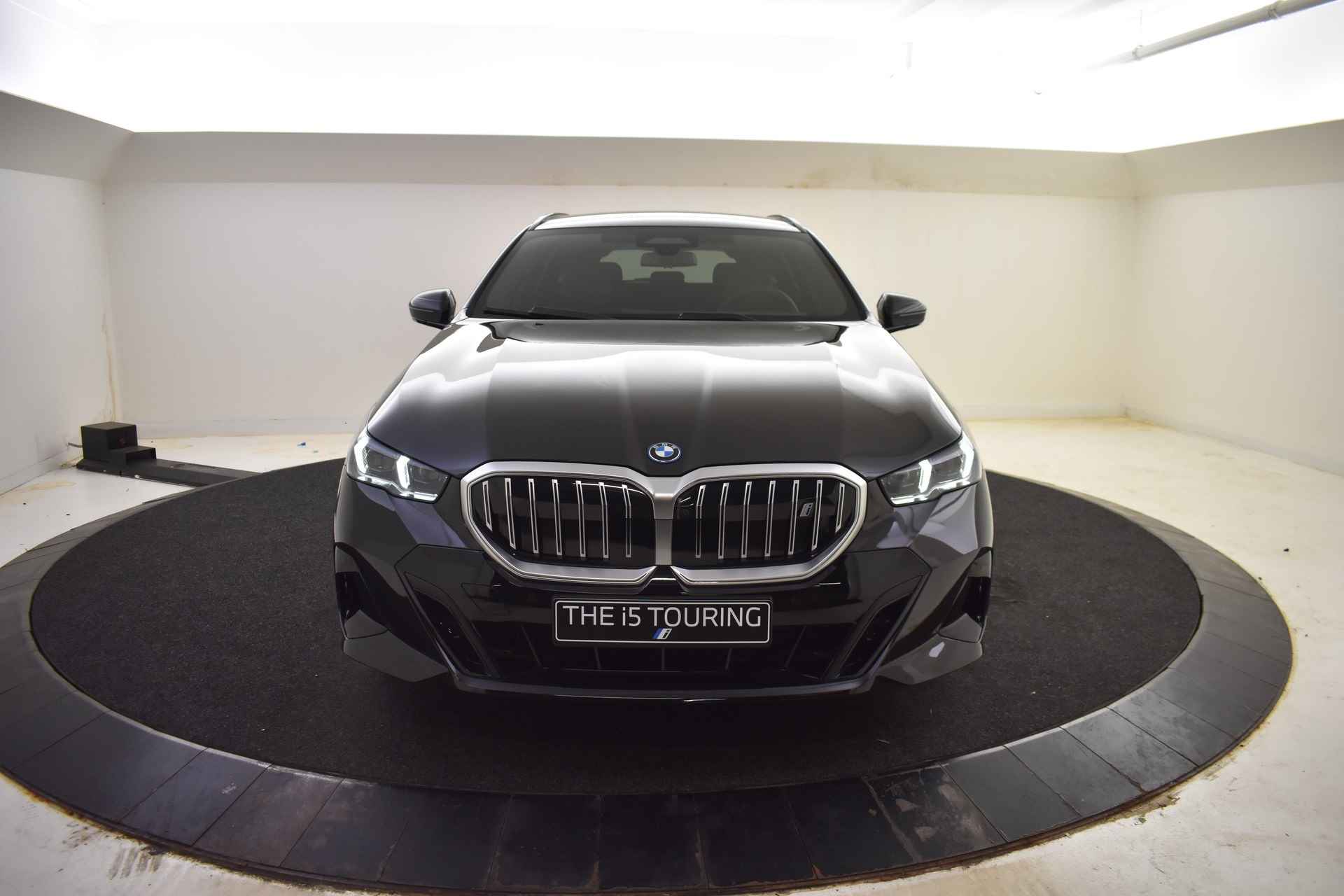 BMW i5 Touring eDrive40 High Executive M Sport 84 kWh / Trekhaak / Parking Assistant Professional / Adaptieve LED / Stoelventilatie / Driving Assistant Professional / Comfortstoelen - 46/50