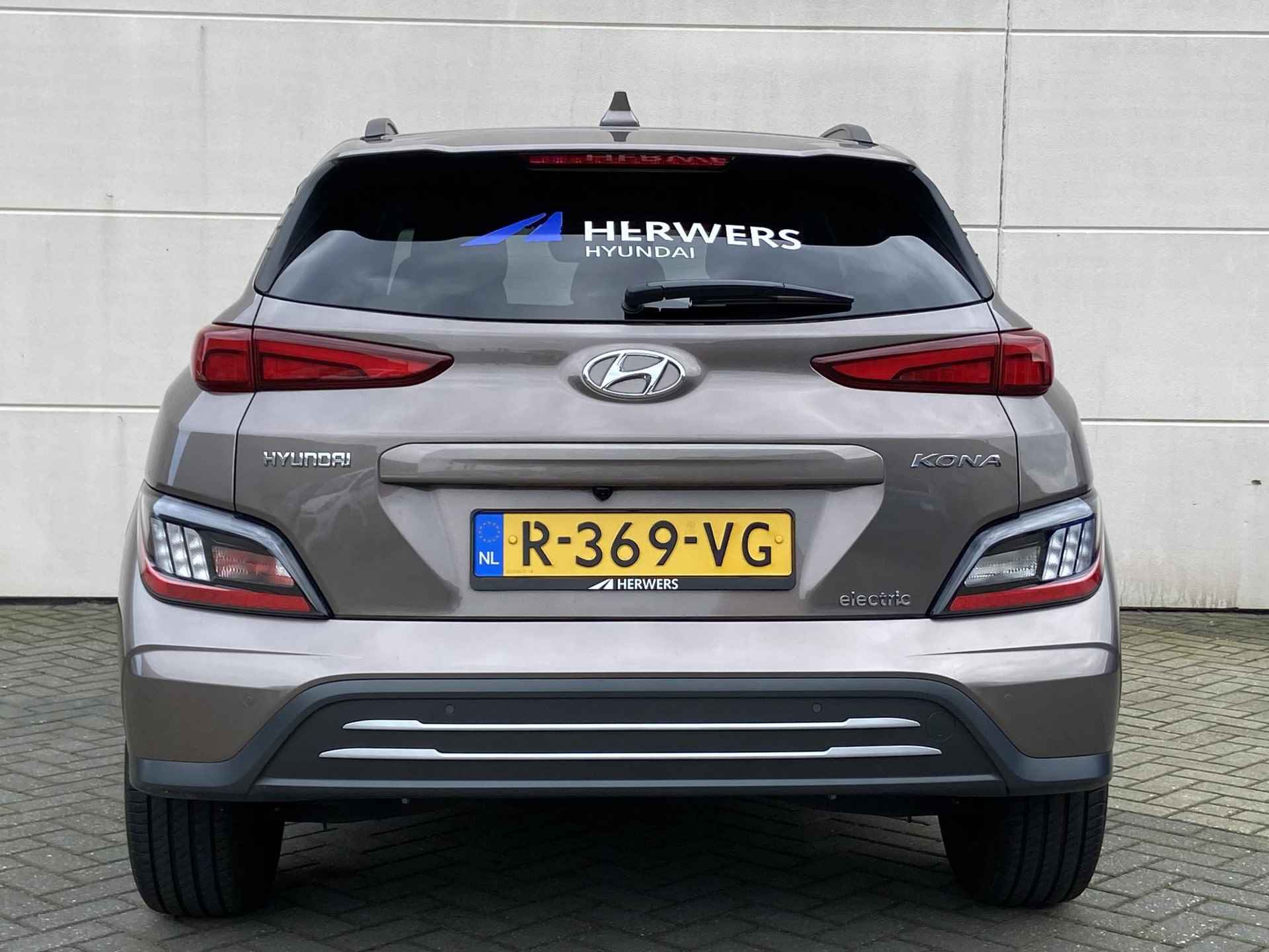 Hyundai Kona EV Fashion 39 kWh / Adaptieve Cruise Control / Climate Control / Navigatie / 2.000,- Euro Subsidie Mogelijk / - 11/47