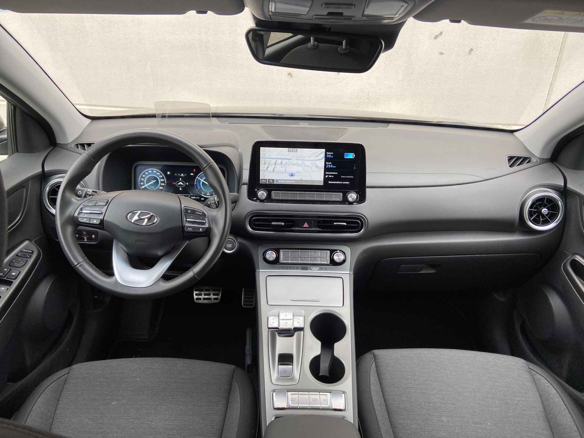 Hyundai Kona EV Fashion 39 kWh / Adaptieve Cruise Control / Climate Control / Navigatie / 2.000,- Euro Subsidie Mogelijk / - 15/47