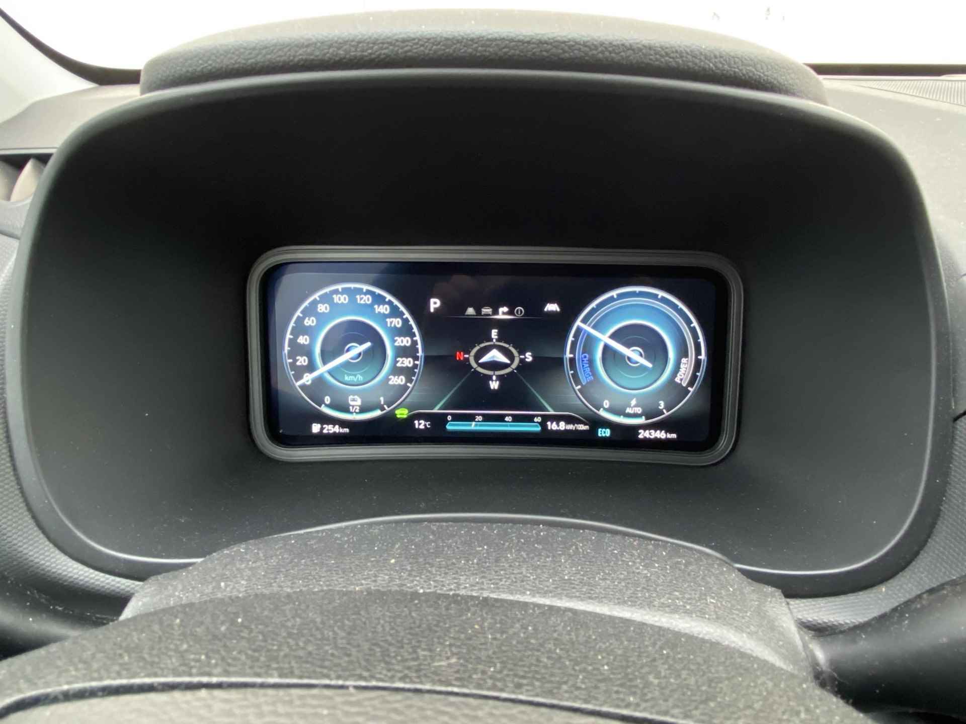 Hyundai Kona EV Fashion 39 kWh / Adaptieve Cruise Control / Climate Control / Navigatie / 2.000,- Euro Subsidie Mogelijk / - 27/47