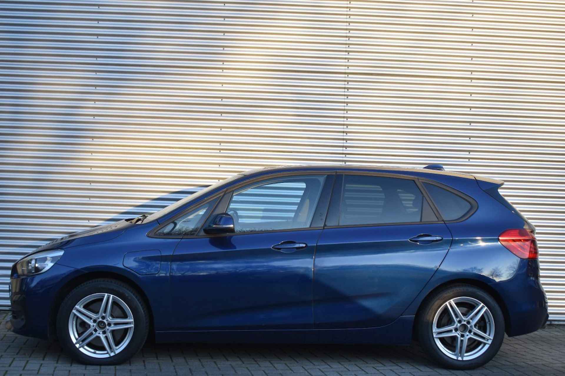 BMW 2-serie Active Tourer 225XE PHEV IPERFORMANCE / LEDER / P. DAK / HARMAN KARDON - 2/48