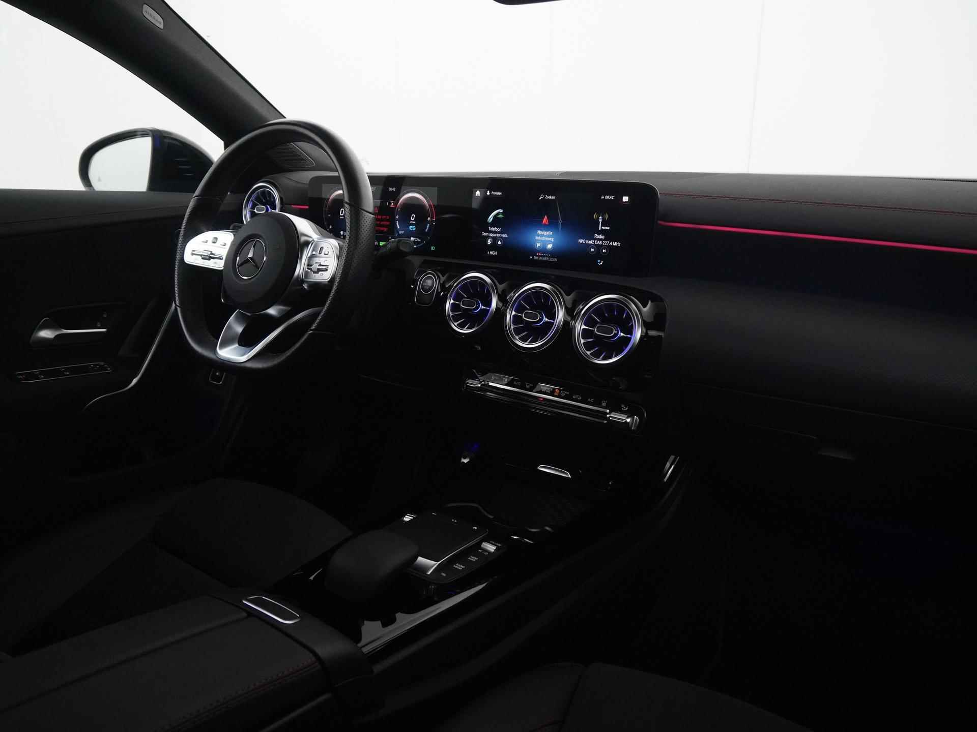 Mercedes-Benz CLA-klasse 250e AMG Night | Panoramadak | Multibeam LED | Carplay | Zondag Open! - 2/44