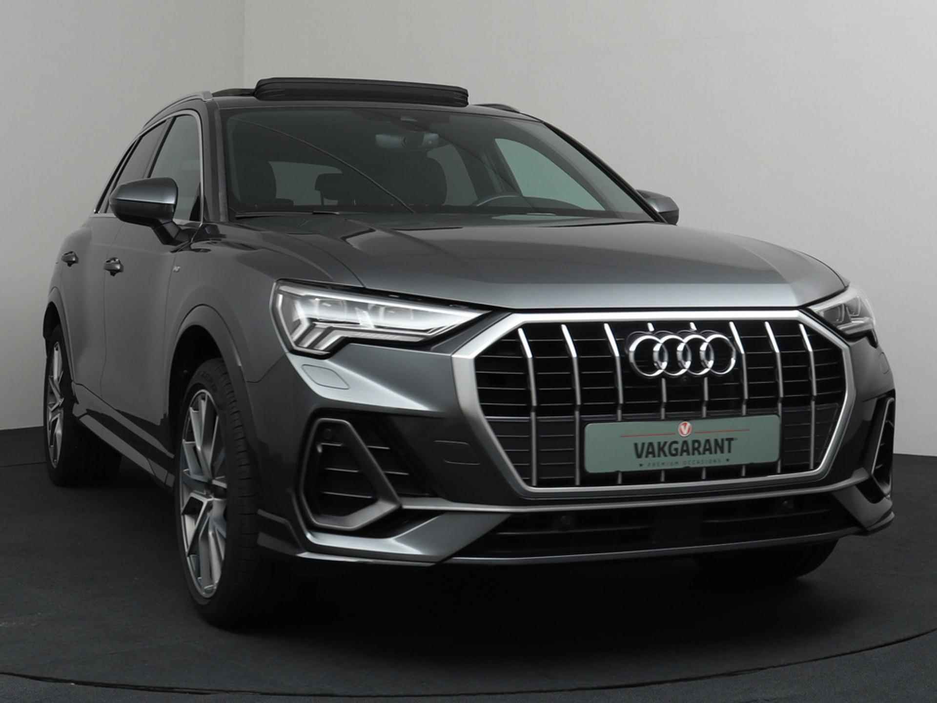 Audi Q3 45 TFSI e S edition PHEV MATRIX | Schuif-kanteldak | Leder | ACC - 40/45