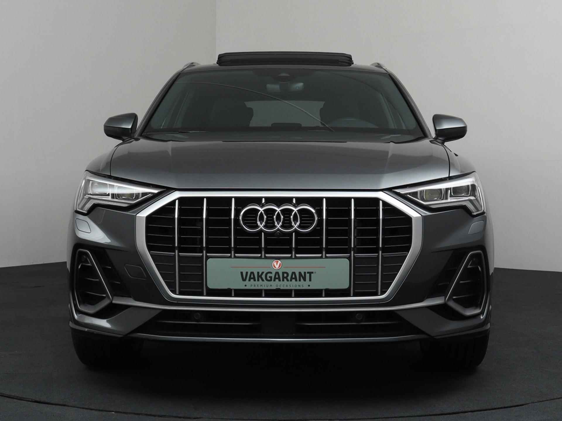 Audi Q3 45 TFSI e S edition PHEV MATRIX | Schuif-kanteldak | Leder | ACC - 44/45