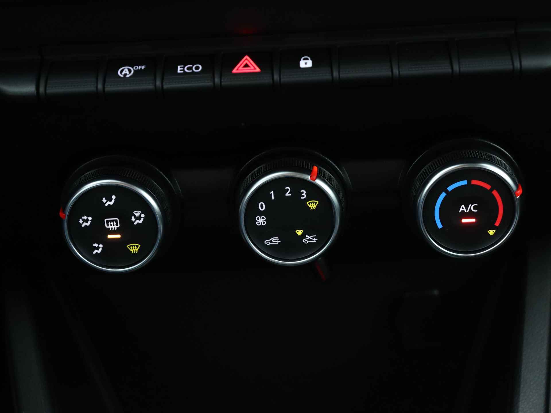 Dacia Duster 1.0 TCe Comfort | Cruise Control | Apple Carplay Android Auto | Dakrail | LM velgen | - 12/38