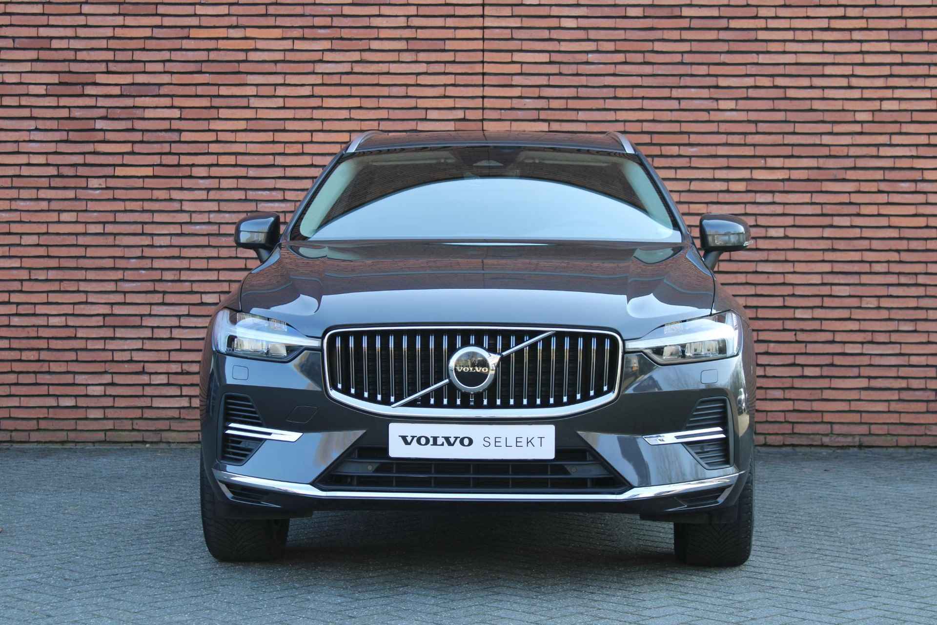 Volvo XC60 T6 Recharge 350PK Core Bright | Trekhaak | Parkeerverwarming | Verwarmbare Voorstoelen | Getint Glas | Adaptieve Cruise Control | BLIS Dodehoekdetectie | Apple Carplay | 18'' Lichtmetalen Velgen | Google Maps - 18/23