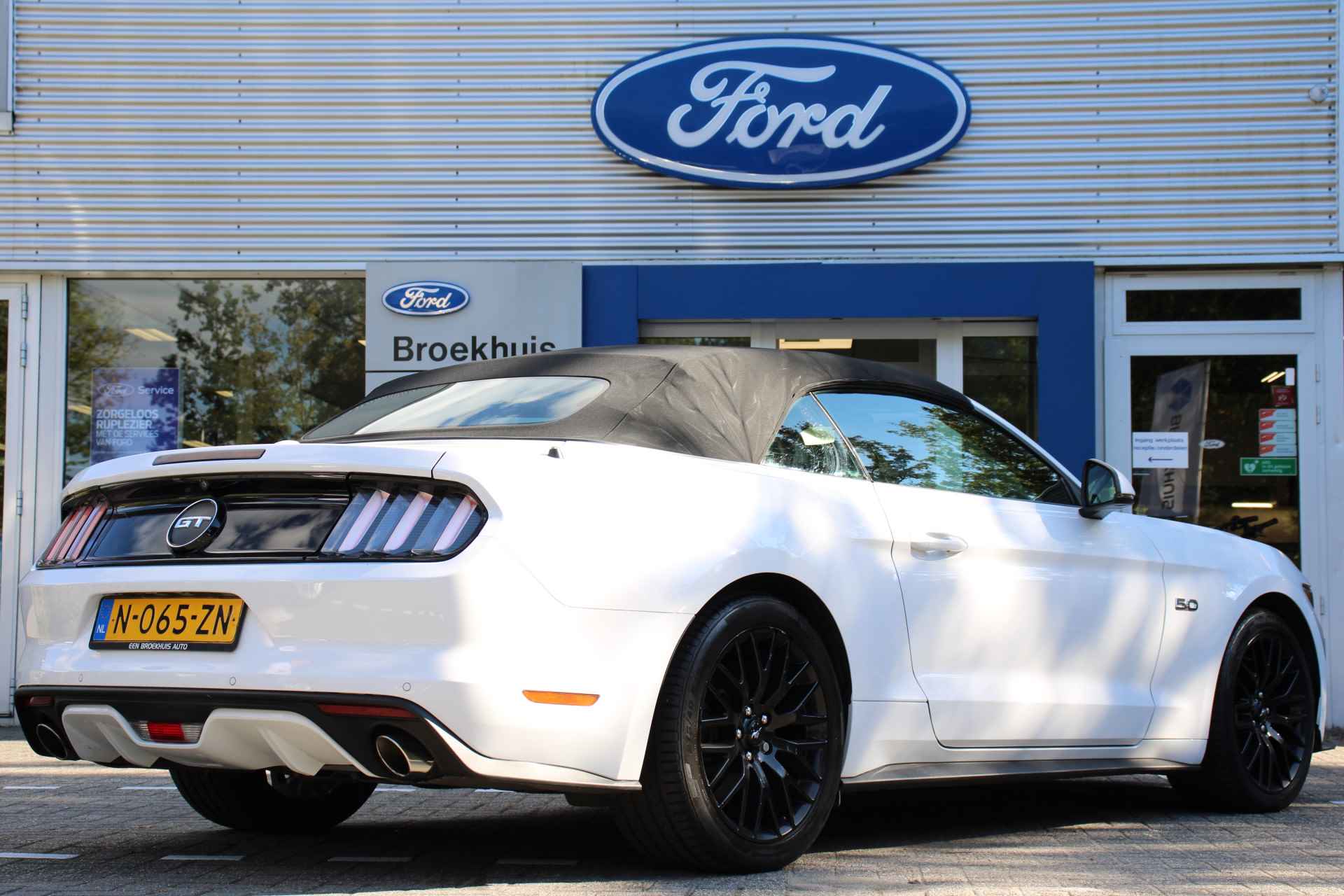 Ford Mustang Cabrio 5.0 V8 GT | DEALER OH! | UNIEKE STAAT! | STOELVERWARMING + KOELING | CUSTOM PACK | LEDER | SHAKER | CAMERA - 6/53