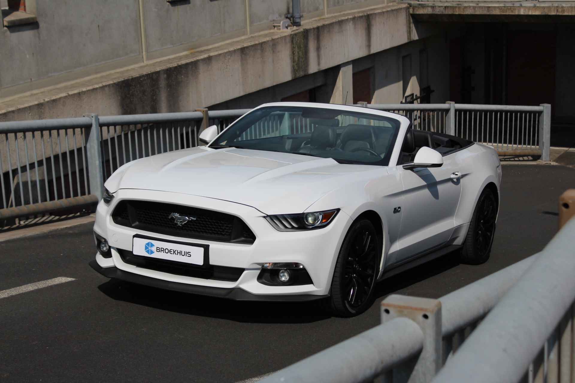 Ford Mustang Cabrio 5.0 V8 GT | DEALER OH! | UNIEKE STAAT! | STOELVERWARMING + KOELING | CUSTOM PACK | LEDER | SHAKER | CAMERA - 30/53