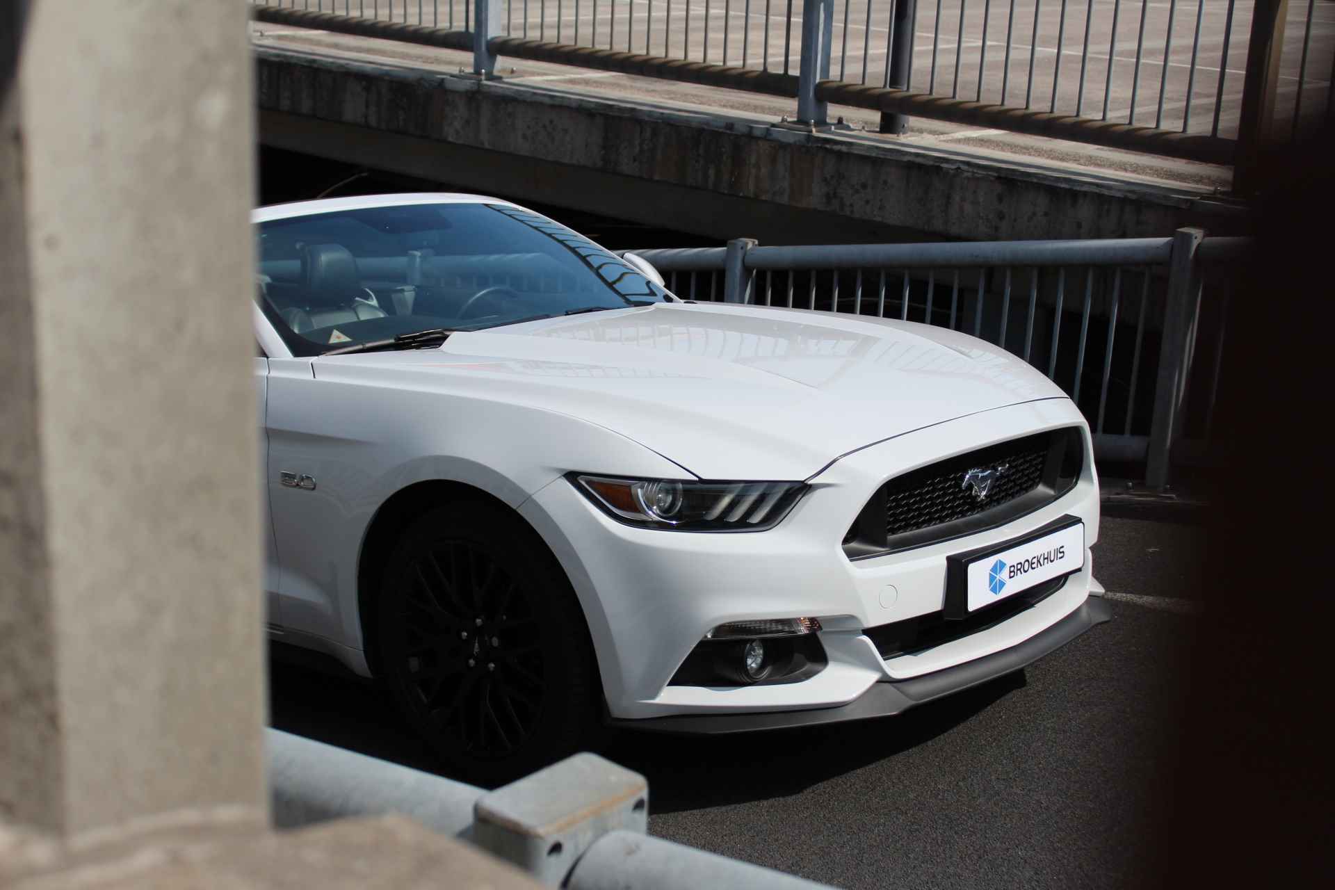 Ford Mustang Cabrio 5.0 V8 GT | DEALER OH! | UNIEKE STAAT! | STOELVERWARMING + KOELING | CUSTOM PACK | LEDER | SHAKER | CAMERA - 40/53