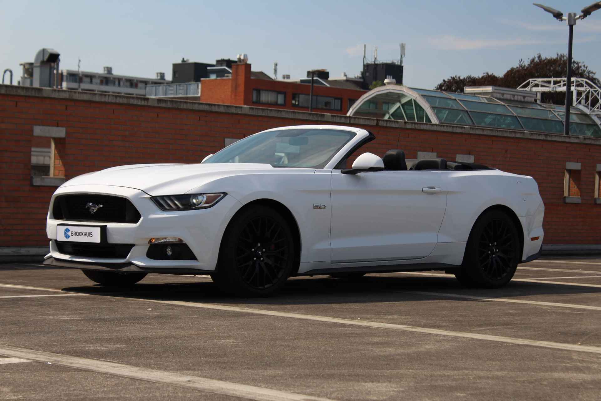 Ford Mustang Cabrio 5.0 V8 GT | DEALER OH! | UNIEKE STAAT! | STOELVERWARMING + KOELING | CUSTOM PACK | LEDER | SHAKER | CAMERA - 47/53