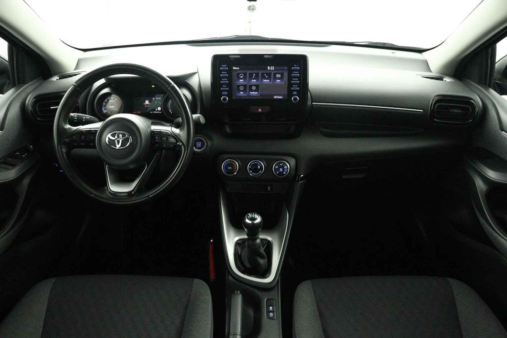 Toyota Yaris 1.5 VVT-i First Edition | Navigatie | Trekhaak | - 4/48