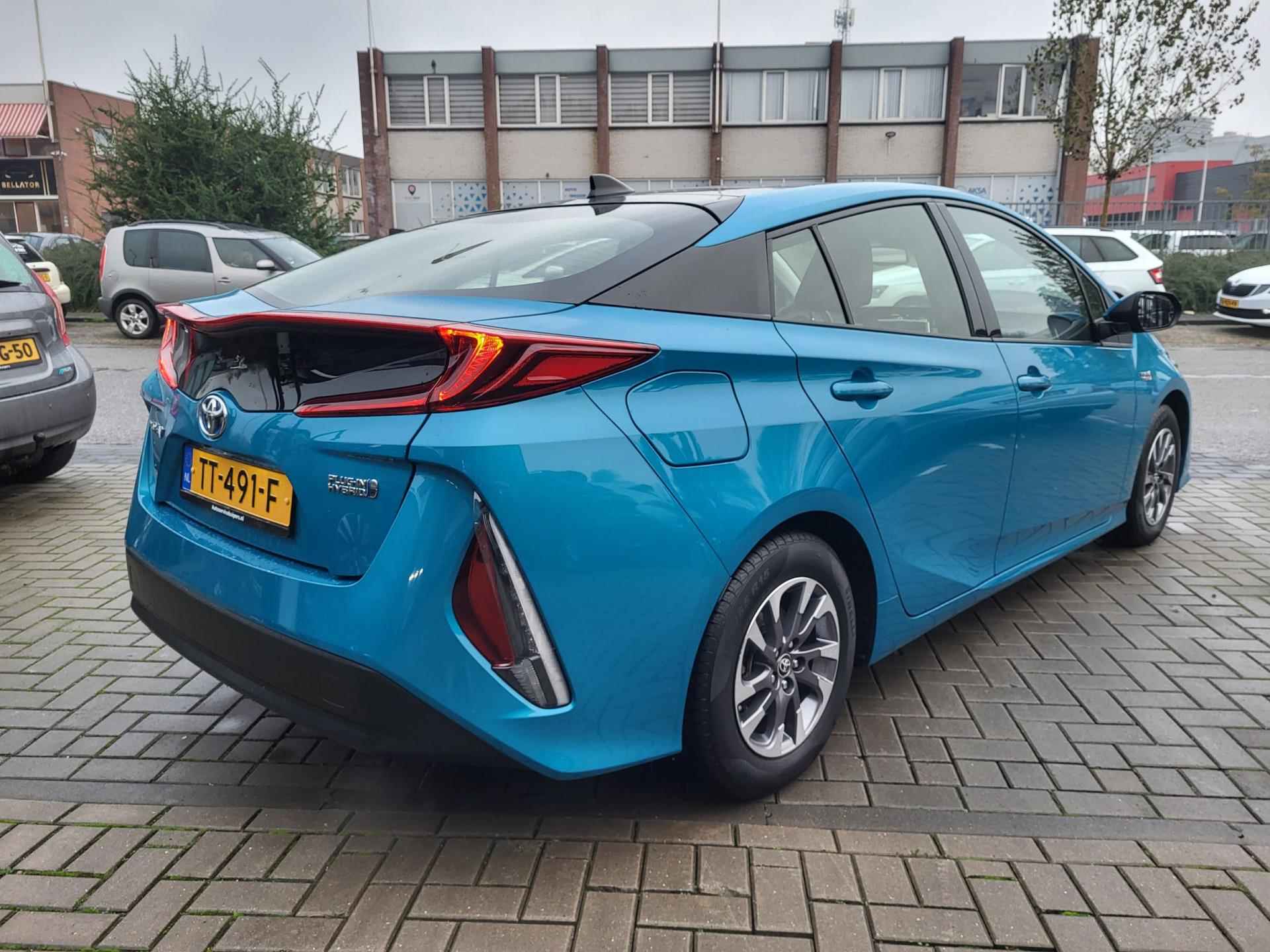 Toyota Prius 1.8 Plug-in Business Plus - 7/34