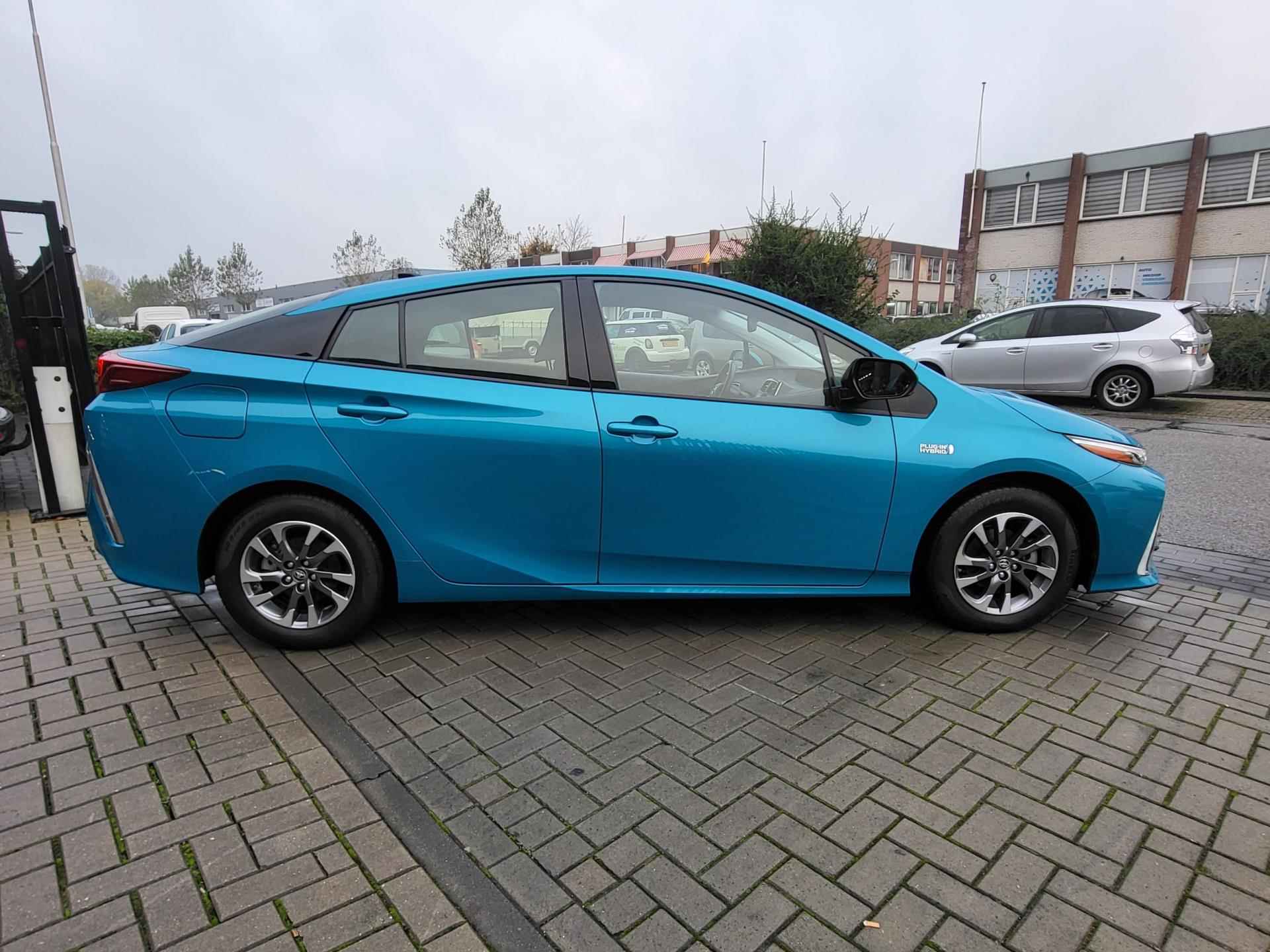 Toyota Prius 1.8 Plug-in Business Plus - 8/34