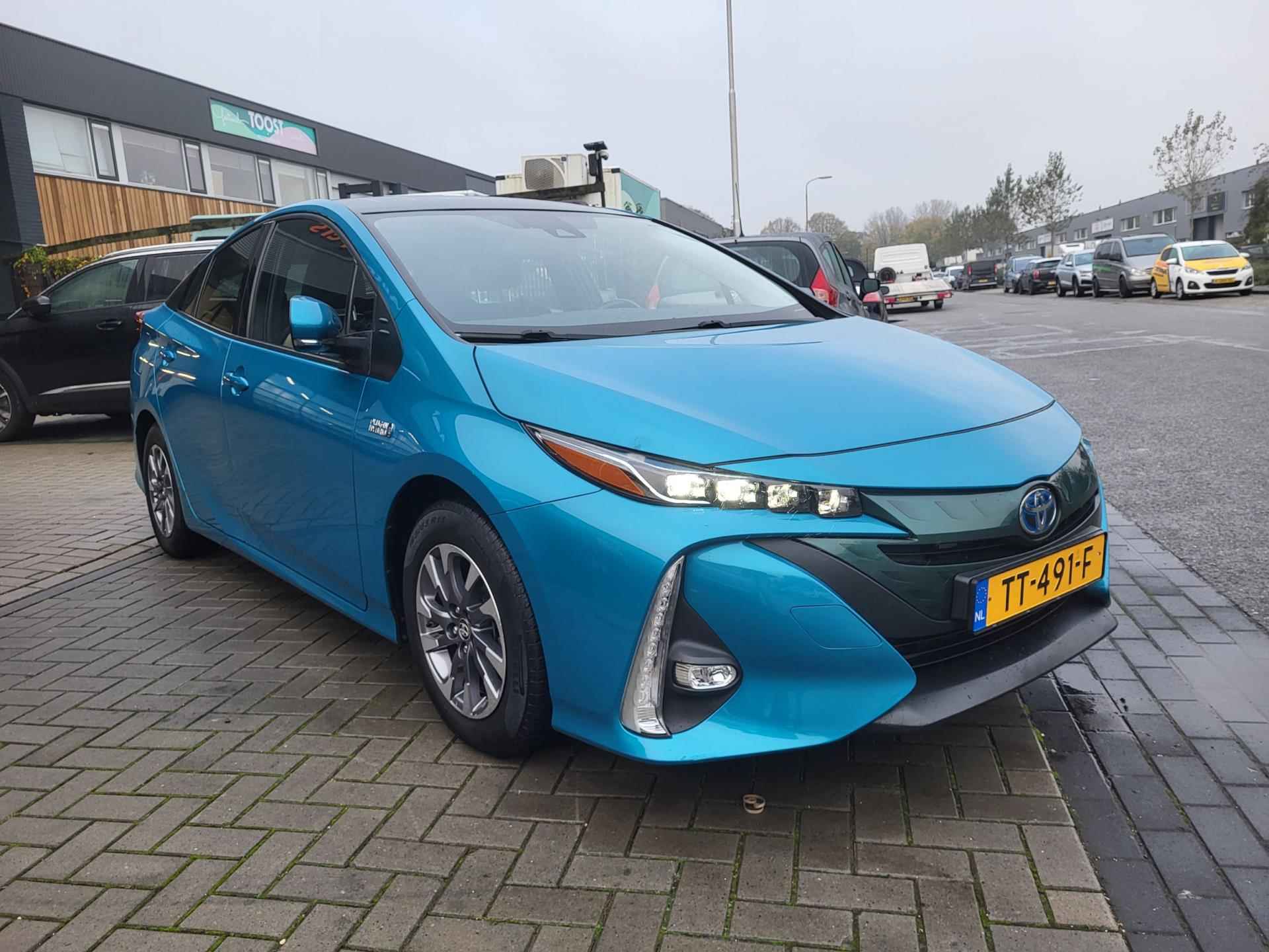 Toyota Prius 1.8 Plug-in Business Plus - 9/34