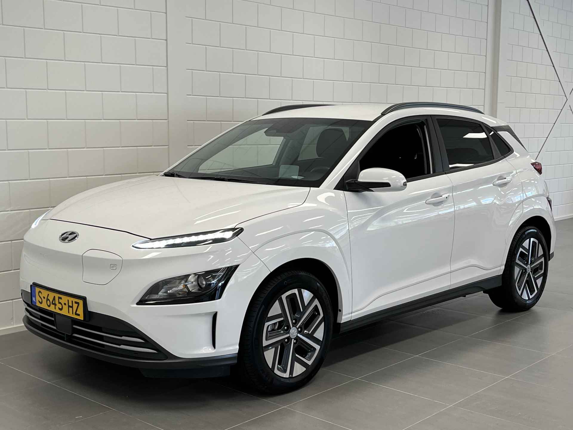 Hyundai KONA EV Fashion 39 kWh 3-FASE LADEN | NAVIGATIE | PARKEERCAMERA | CLIMATE CONTROL - 4/41