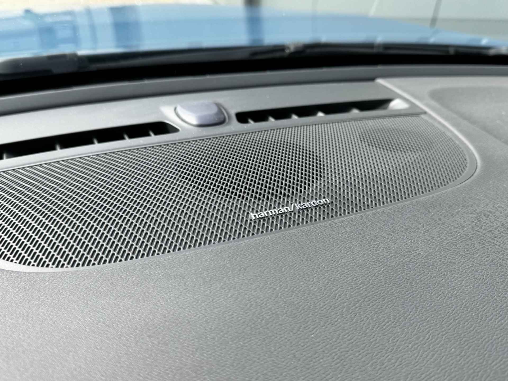 Volvo XC40 1.5 T5 Recharge Ultimate Dark | Harman/Kardon | Panoramadak | Stoelverwarming | Achteruitrijcamera | - 14/19