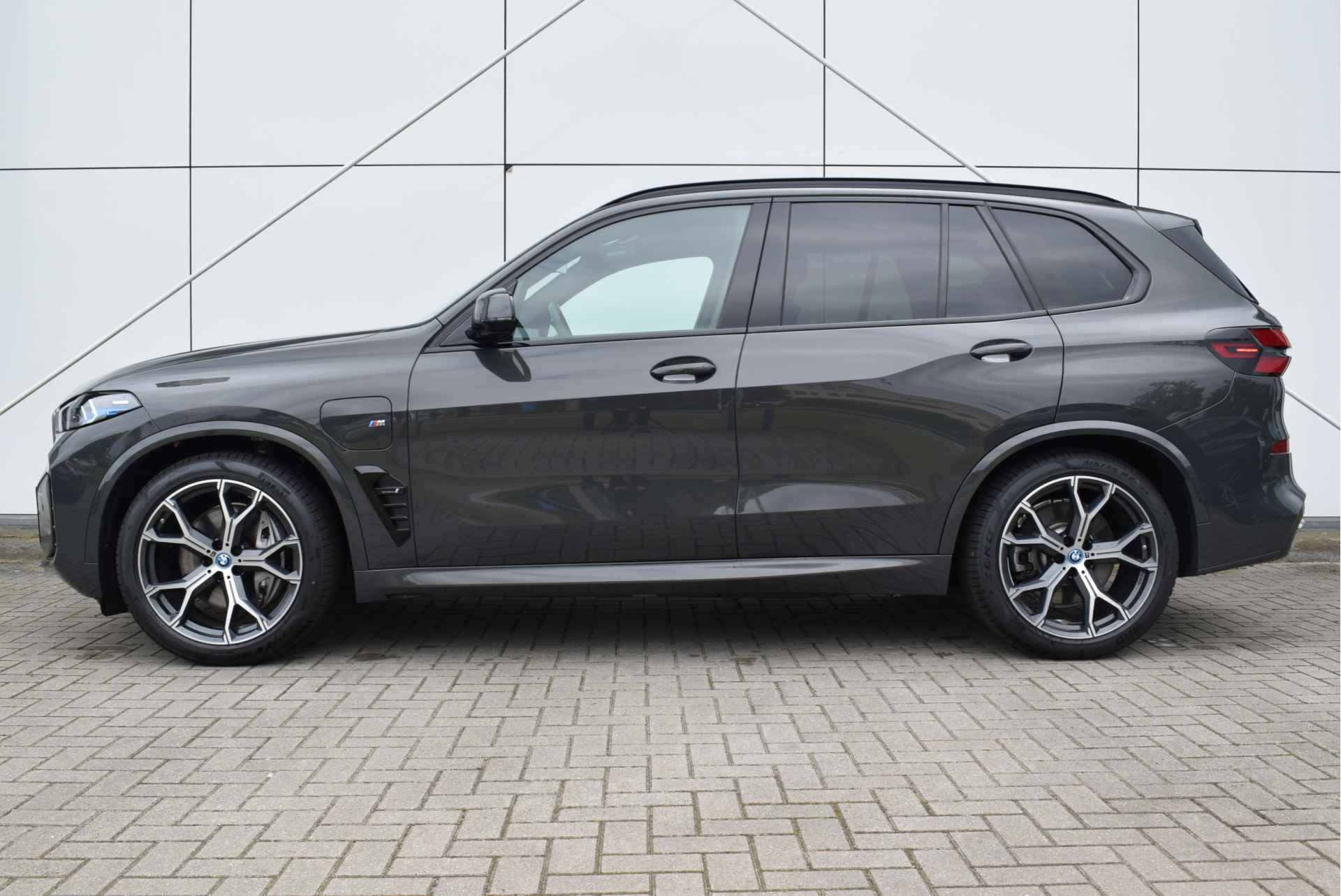 BMW X5 xDrive50e High Executive M Sport Automaat / Panoramadak Sky Lounge / Trekhaak / Adaptieve LED / Harman Kardon / Parking Assistant Professional / Live Cockpit Professional - 3/36