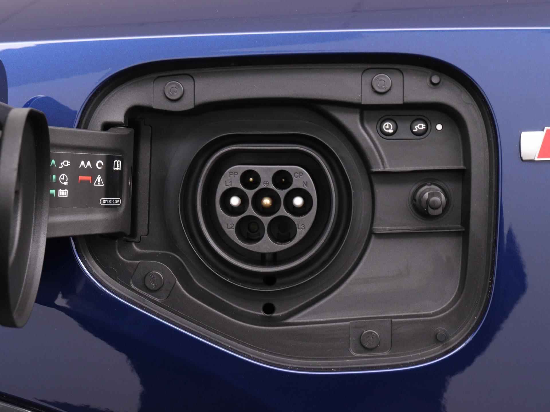 Audi Q3 Sportback 45 TFSI e S Edition 245 PK | Plug-in Hybrid | S-line exterieur | S-line interieur | Navigatie | Climate Control | Stoelverwarming | Adaptive cruise control | - 26/33