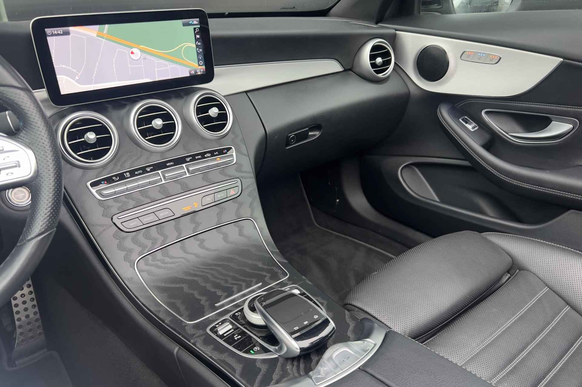 Mercedes-Benz C-klasse C 180 Cabriolet Automaat AMG Line | Stoelventilatie | LED | Sfeerverlichting | Airscarf | Parktronic | Spiegelpakket | Zitcomfortpakket - 10/25