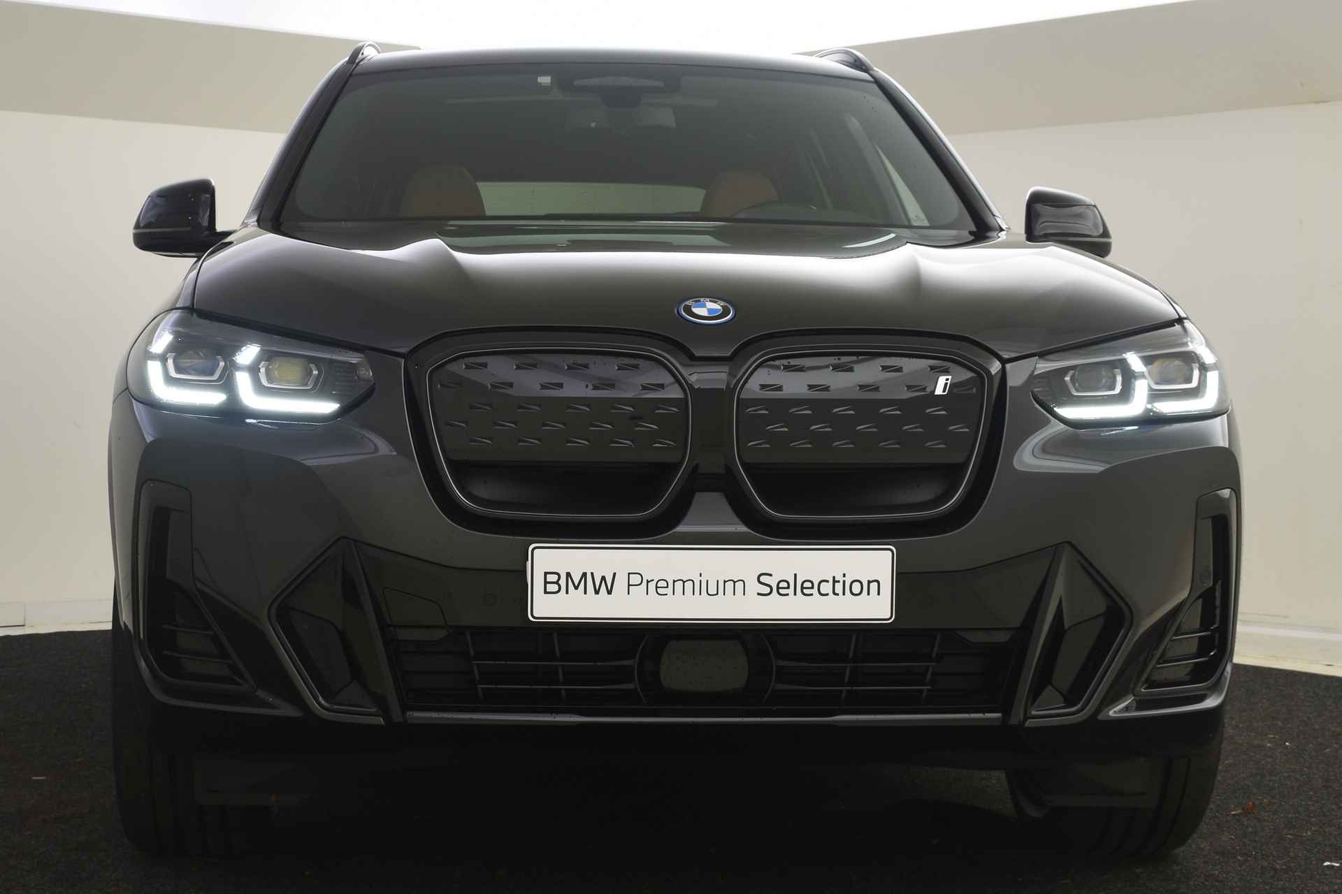 BMW iX3 Executive 80 kWh / Sportstoelen / Stoelverwarming / Adaptief onderstel / Adaptieve LED / Parking Assistant / Live Cockpit Professional - 21/51