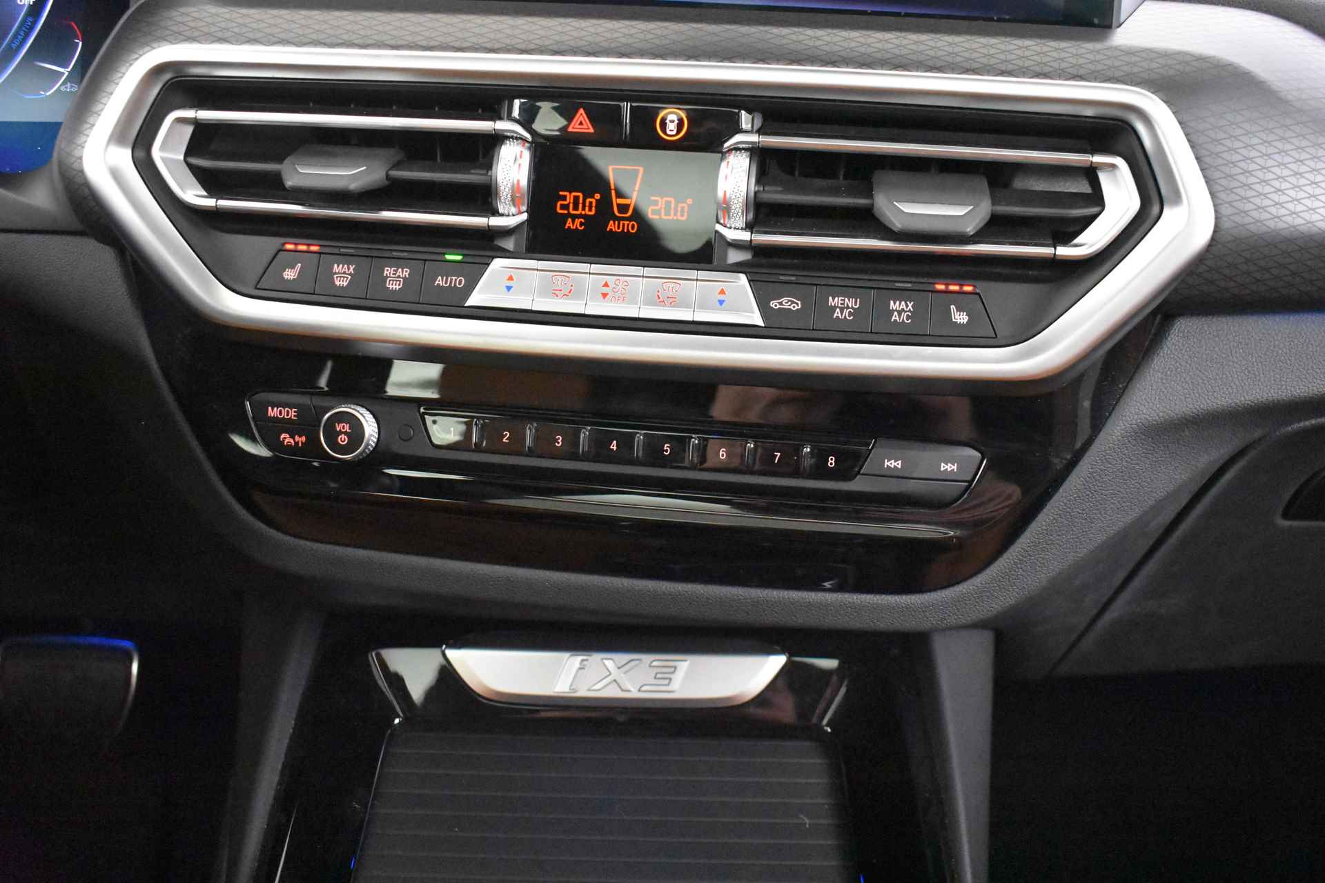 BMW iX3 Executive 80 kWh / Sportstoelen / Stoelverwarming / Adaptief onderstel / Adaptieve LED / Parking Assistant / Live Cockpit Professional - 26/51