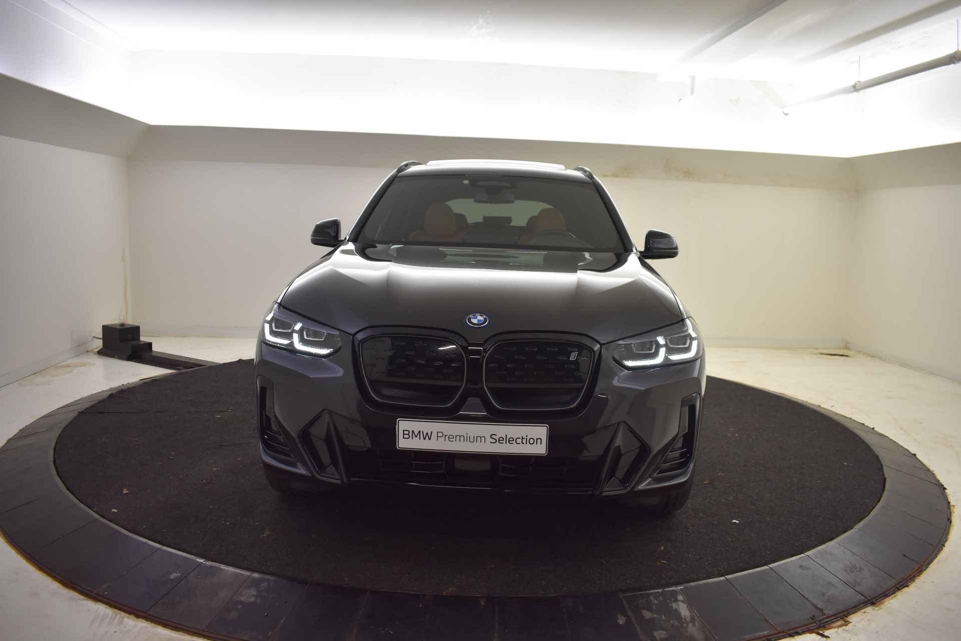 BMW iX3 Executive 80 kWh / Sportstoelen / Stoelverwarming / Adaptief onderstel / Adaptieve LED / Parking Assistant / Live Cockpit Professional - 49/51