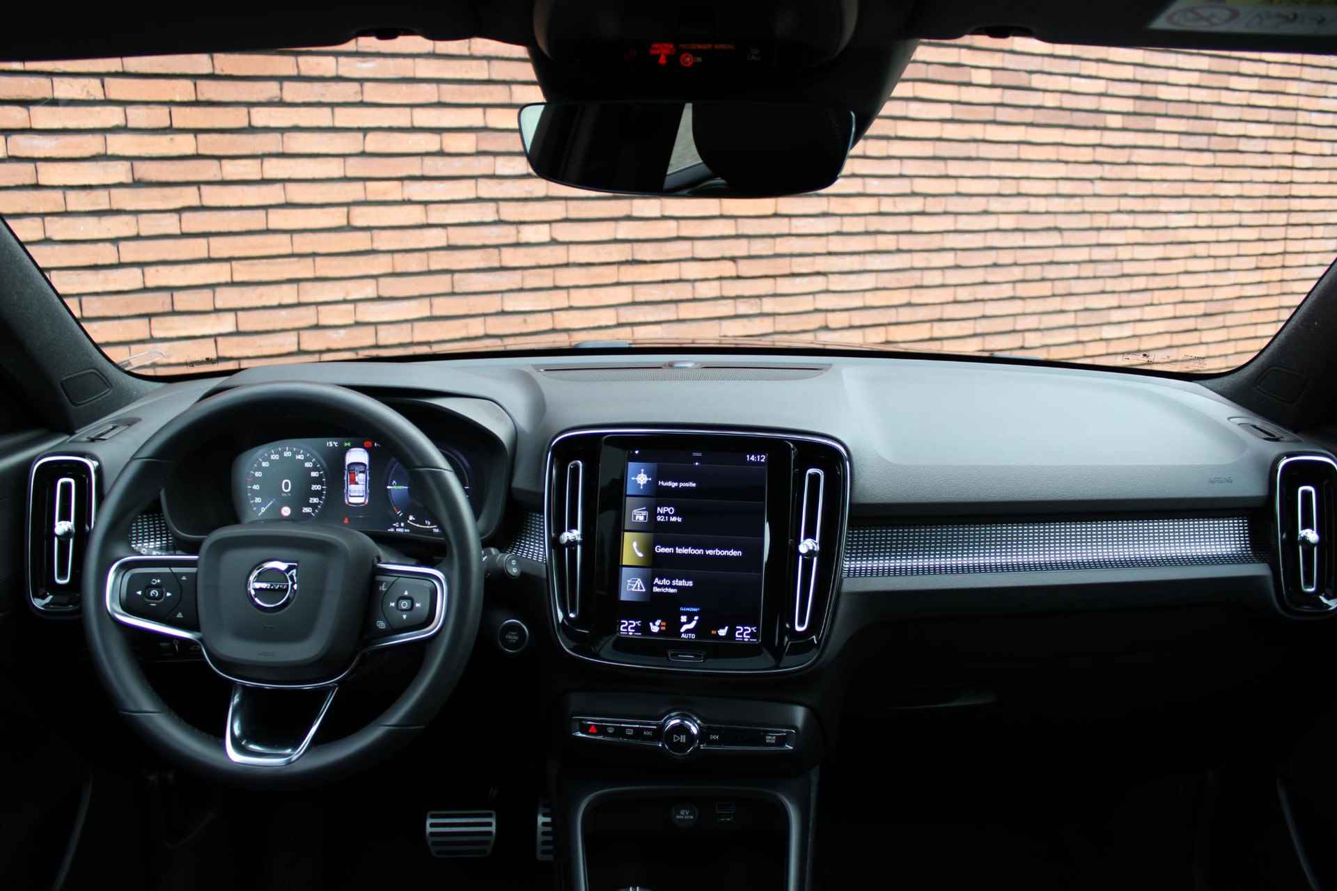 Volvo XC40 T5 AUT7 262PK Recharge R-Design, Glazen Panoramisch schuif-/kanteldak,  Semi-elektrische trekhaak, "Fish-Eye" 360 graden camera, Adaptieve Cruise Control, Pilot Assist, Stoelverwarming, Stuurwielverwarming, - 6/23